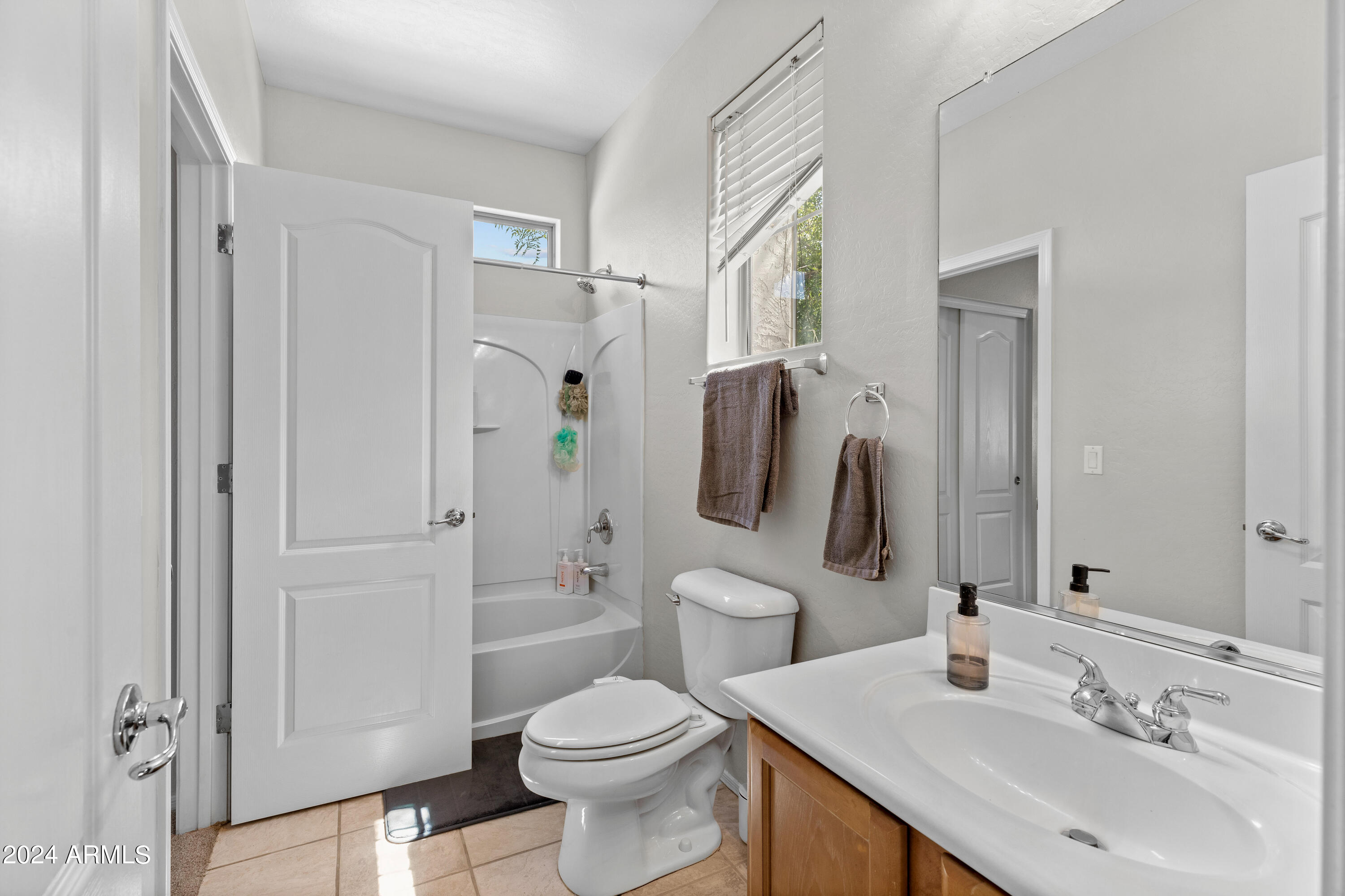 864 S COLONIAL Drive