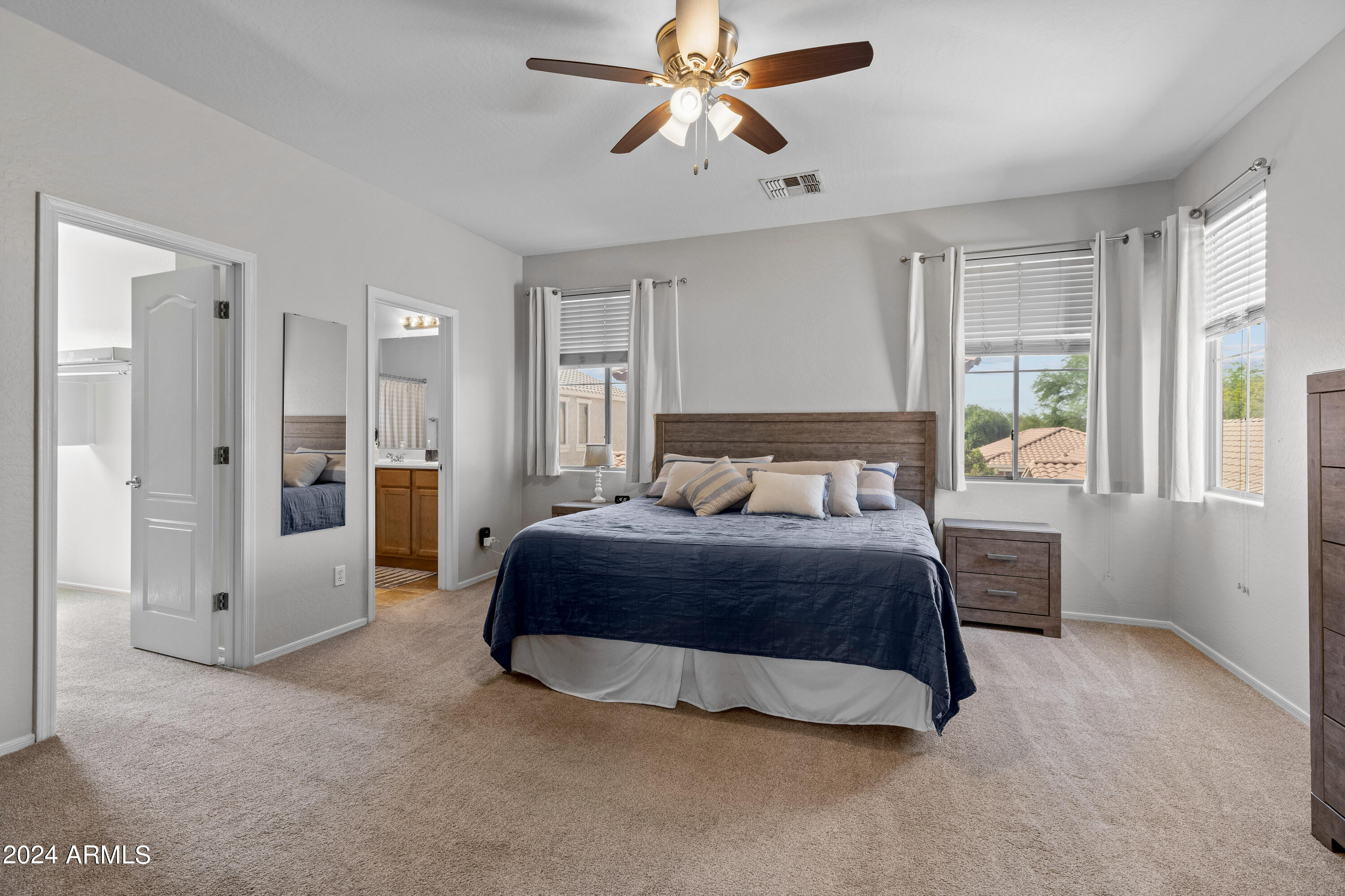 864 S COLONIAL Drive