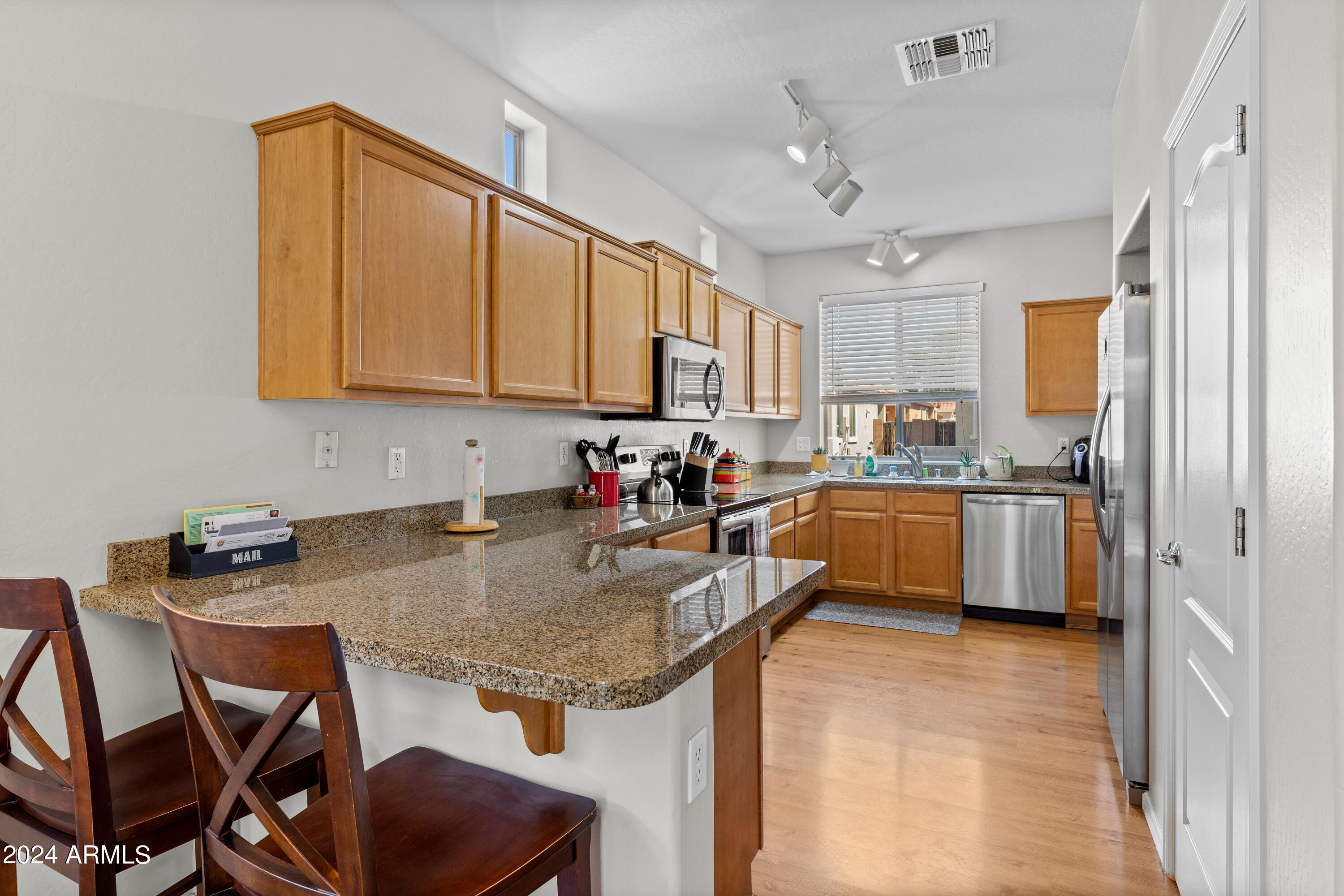 864 S COLONIAL Drive