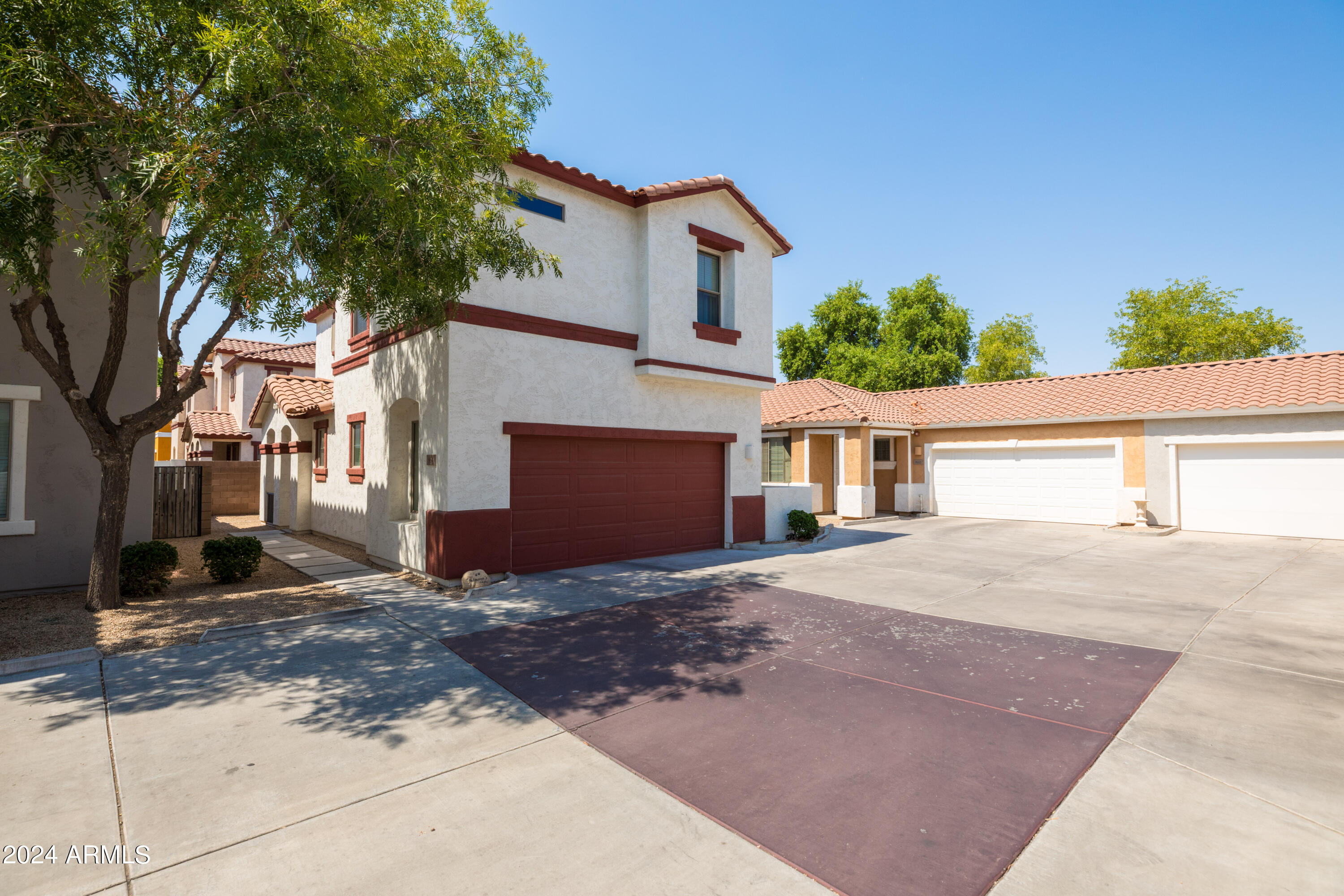 864 S COLONIAL Drive