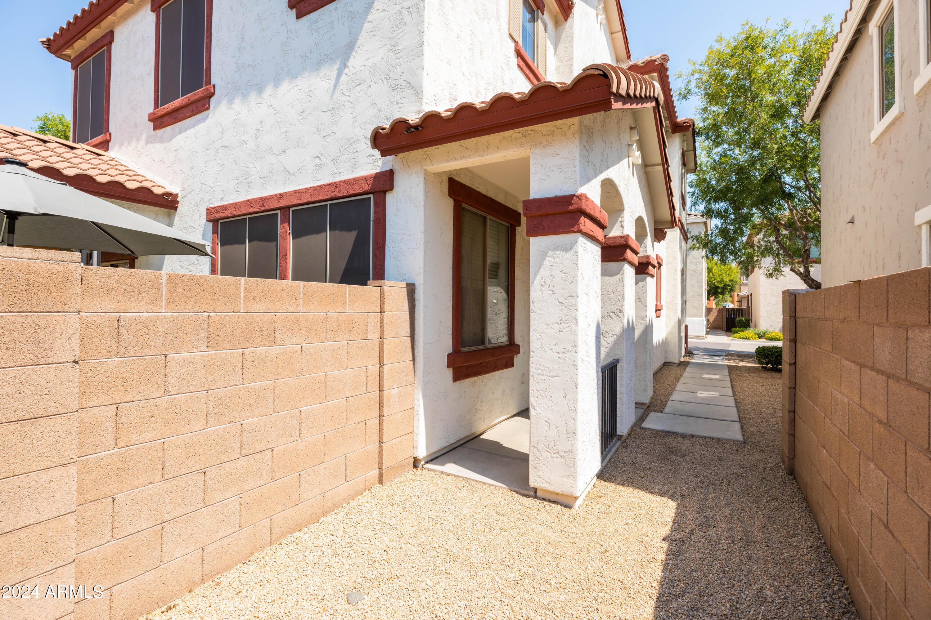 864 S COLONIAL Drive