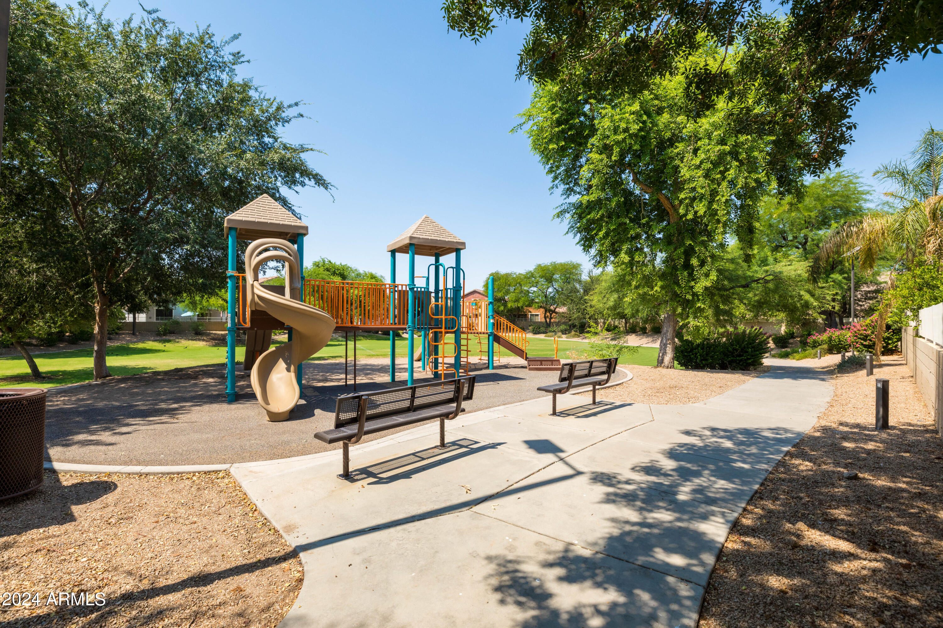 864 S COLONIAL Drive