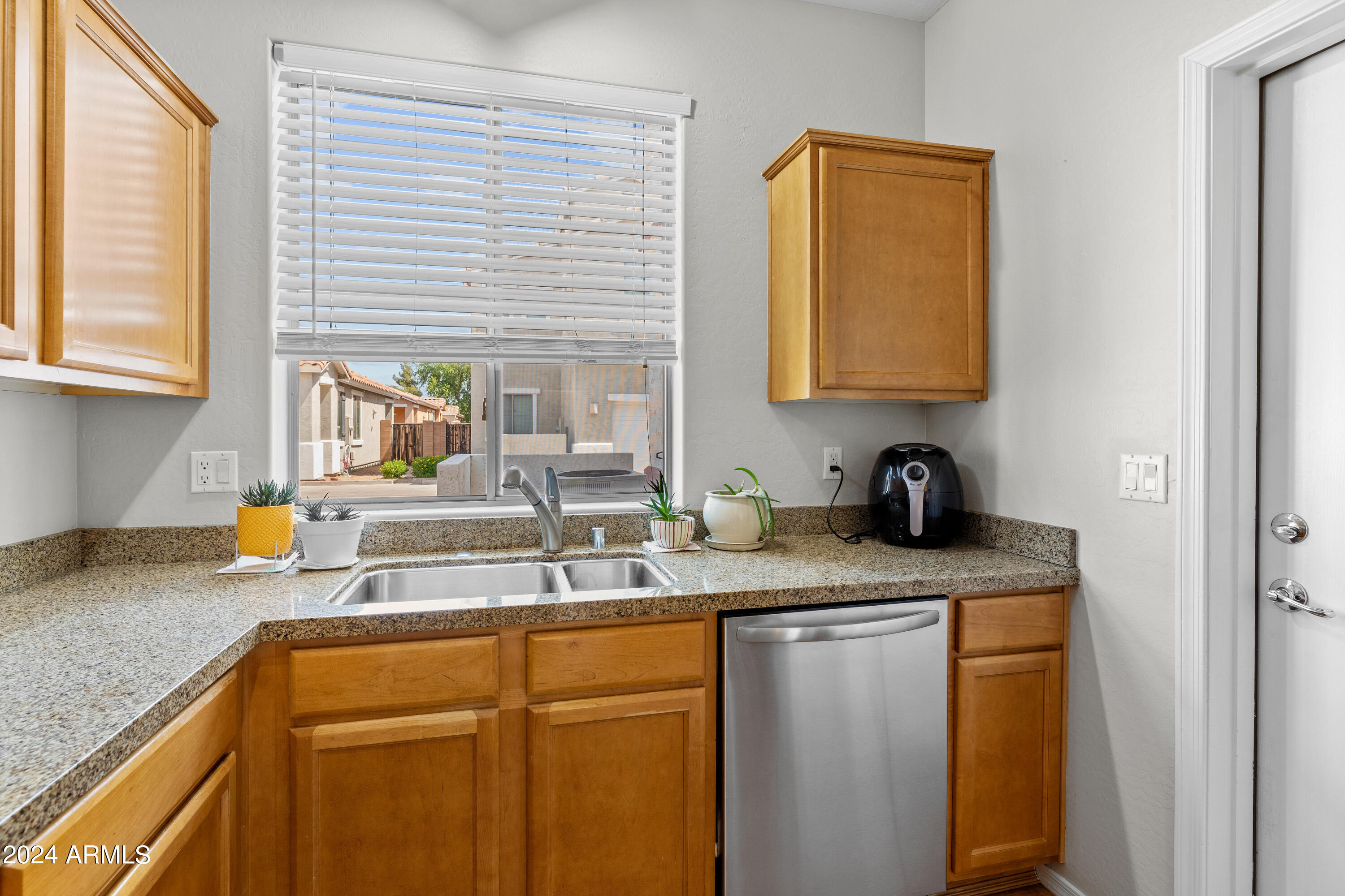 864 S COLONIAL Drive