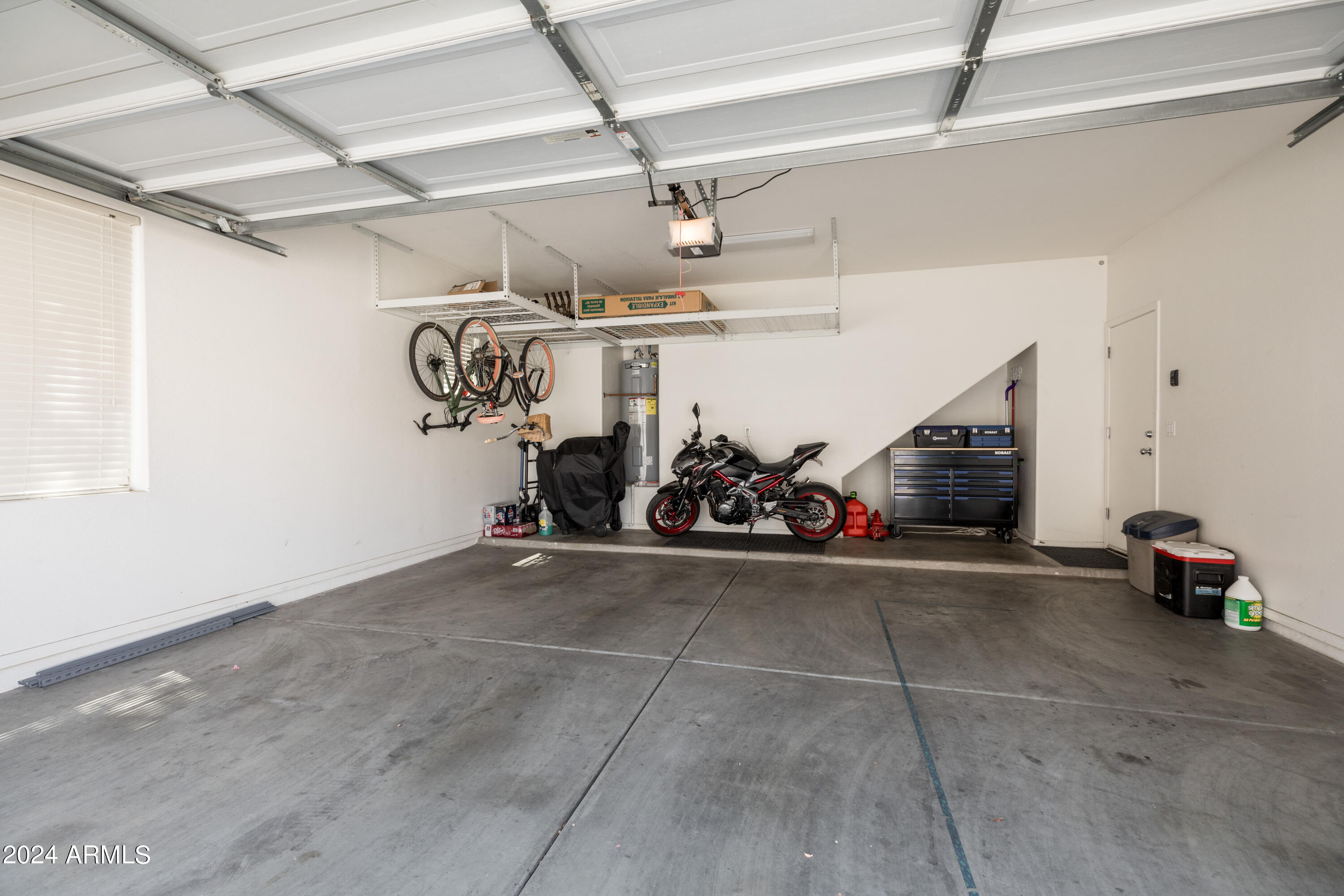 864 S COLONIAL Drive