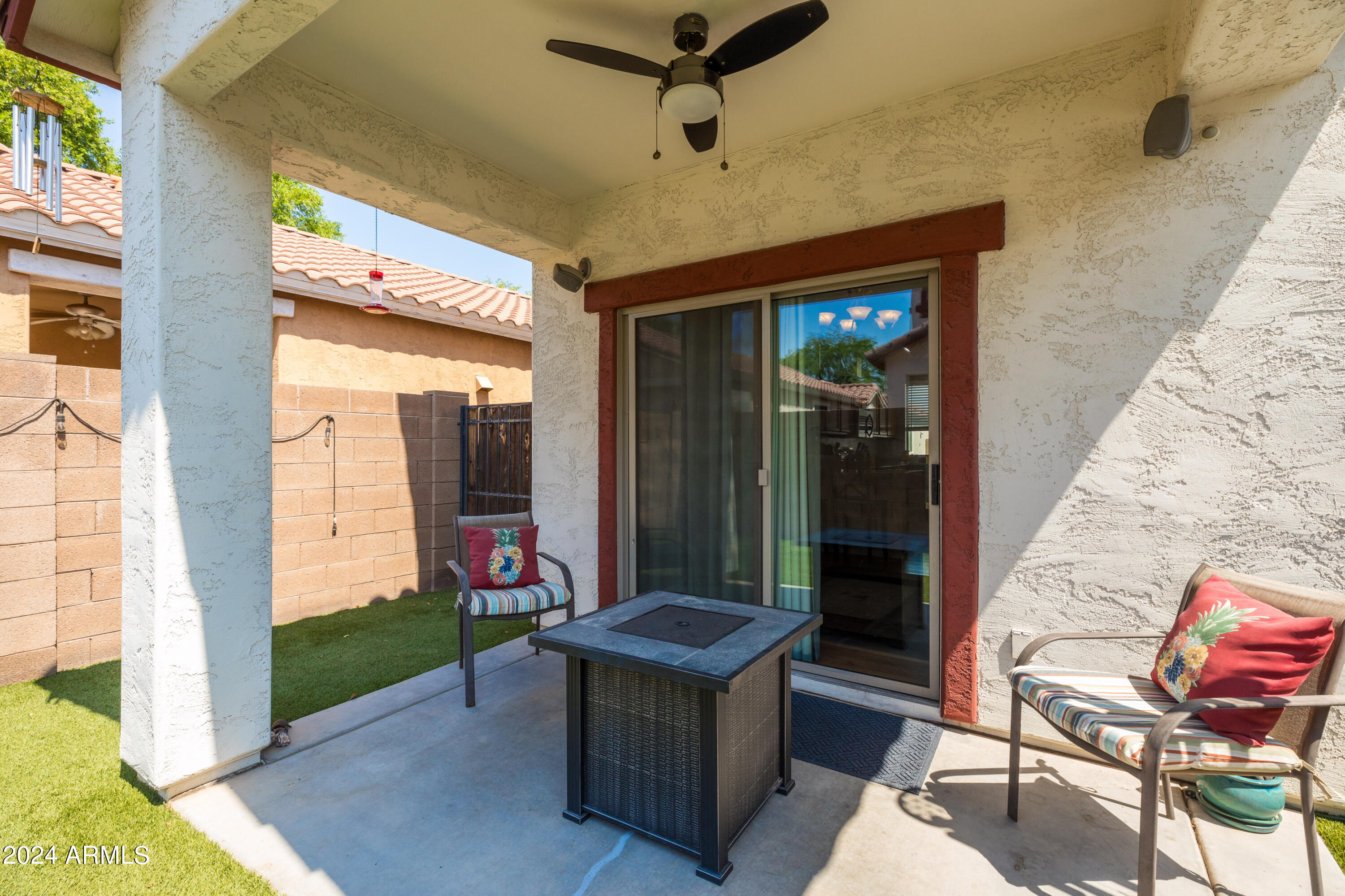 864 S COLONIAL Drive