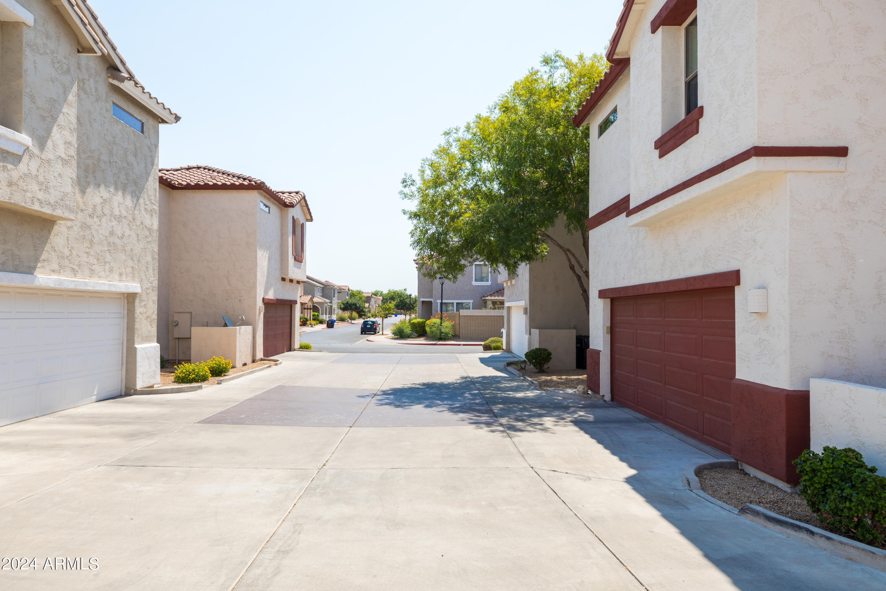 864 S COLONIAL Drive