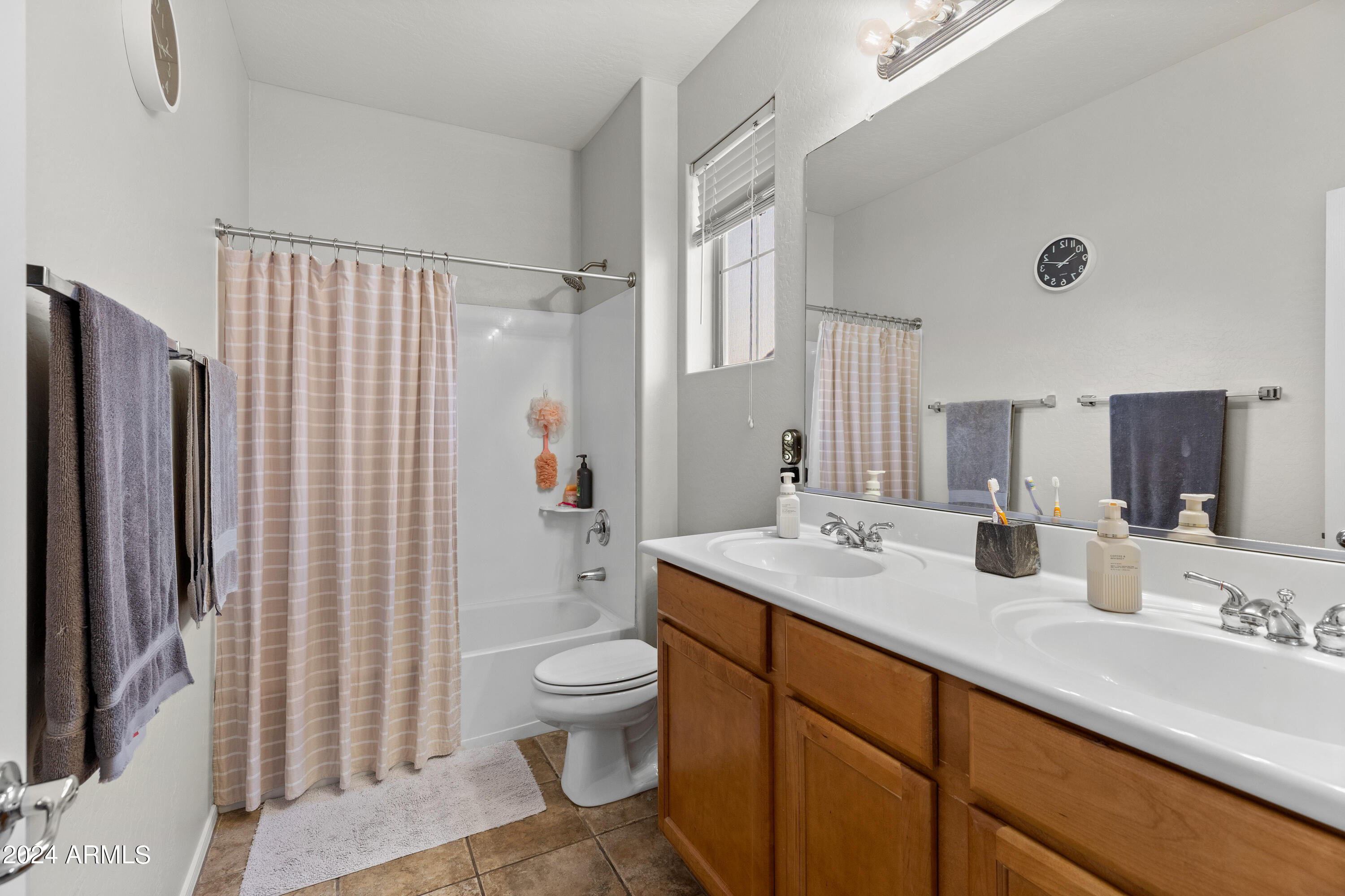 864 S COLONIAL Drive