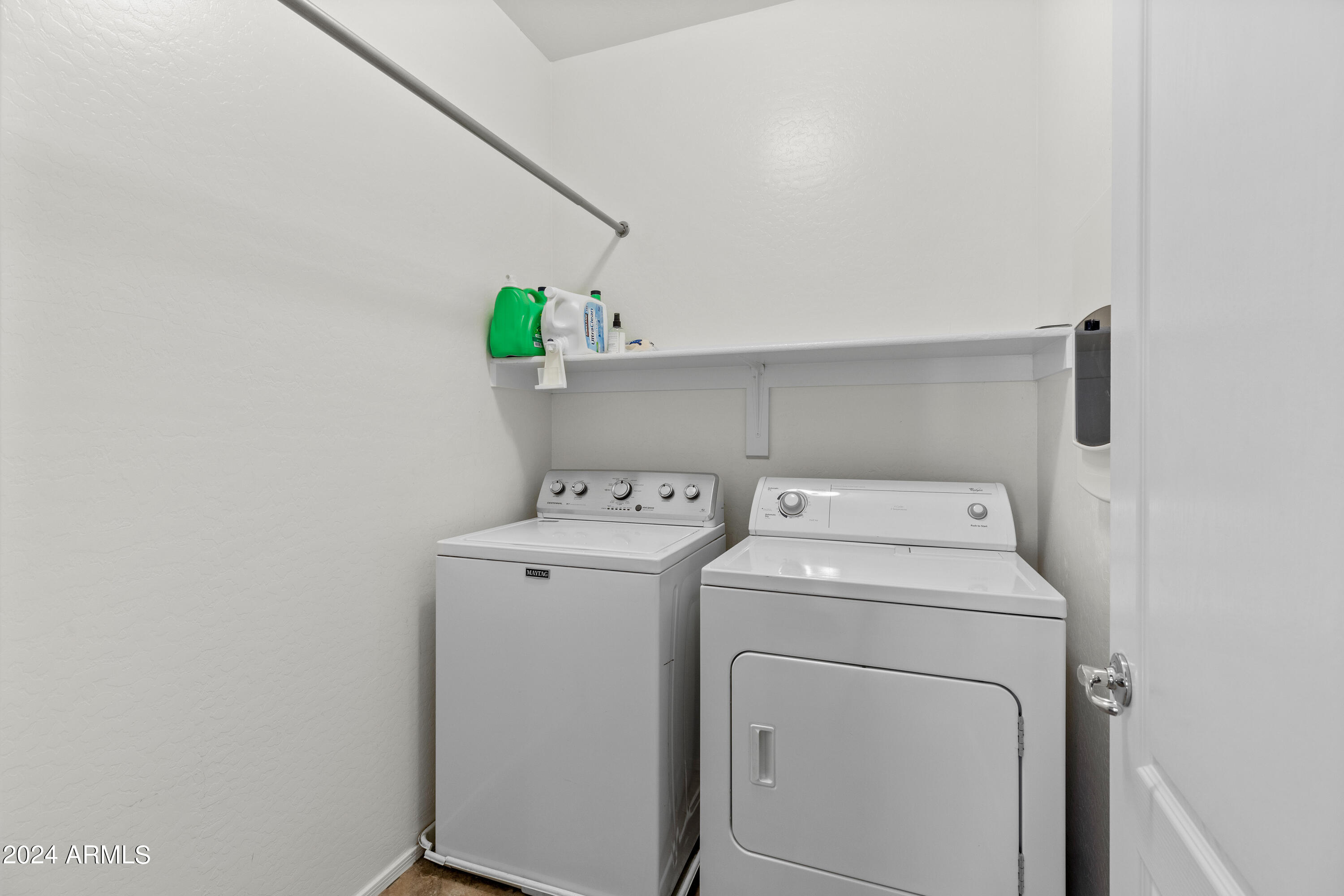 864 S COLONIAL Drive