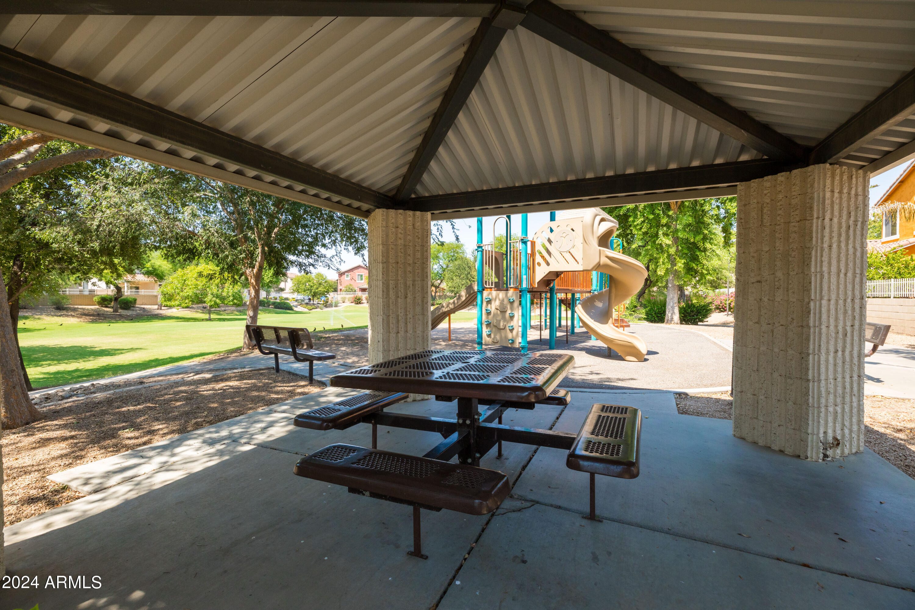 864 S COLONIAL Drive