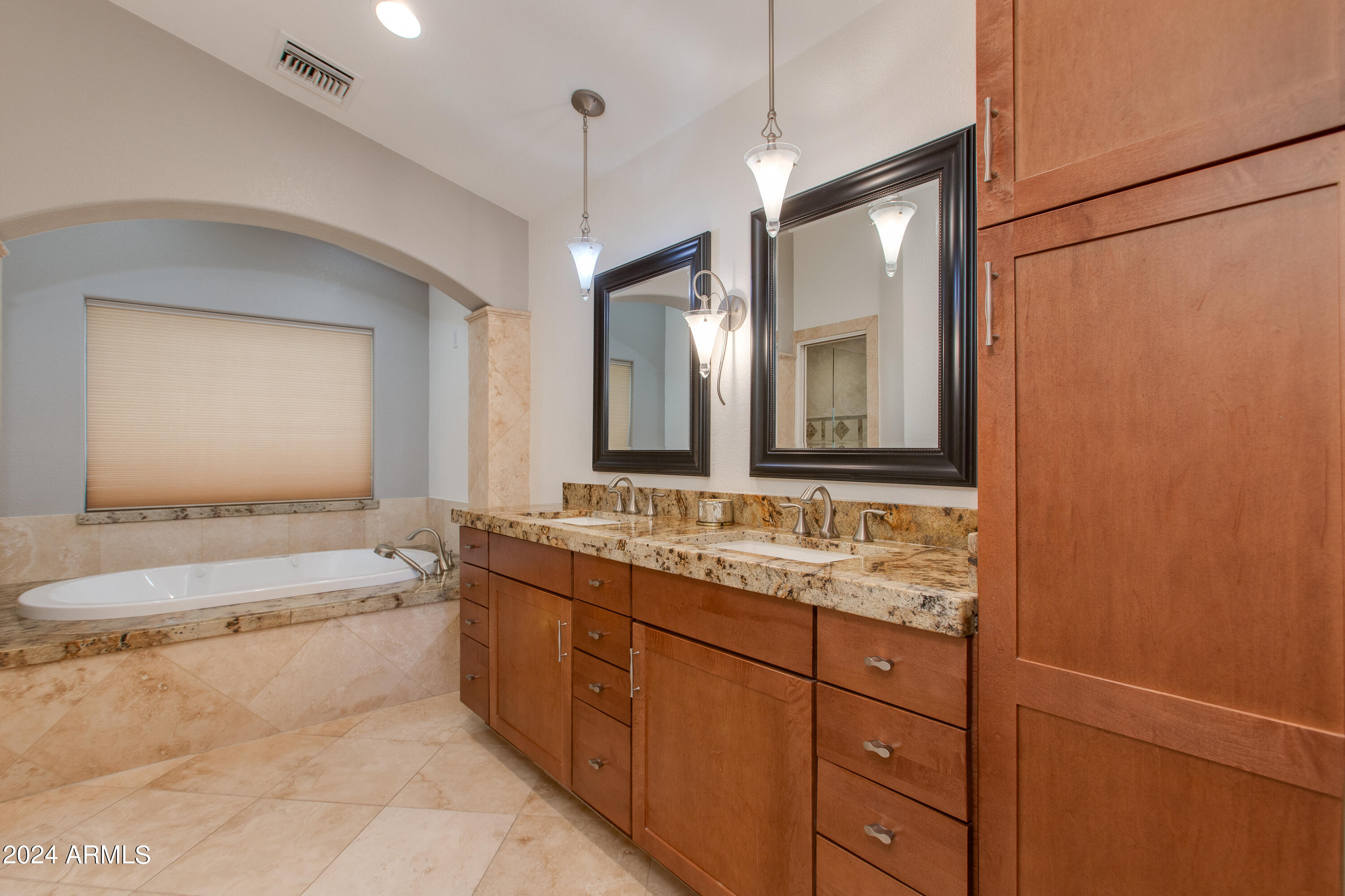 1067 E SEMINOLE Drive