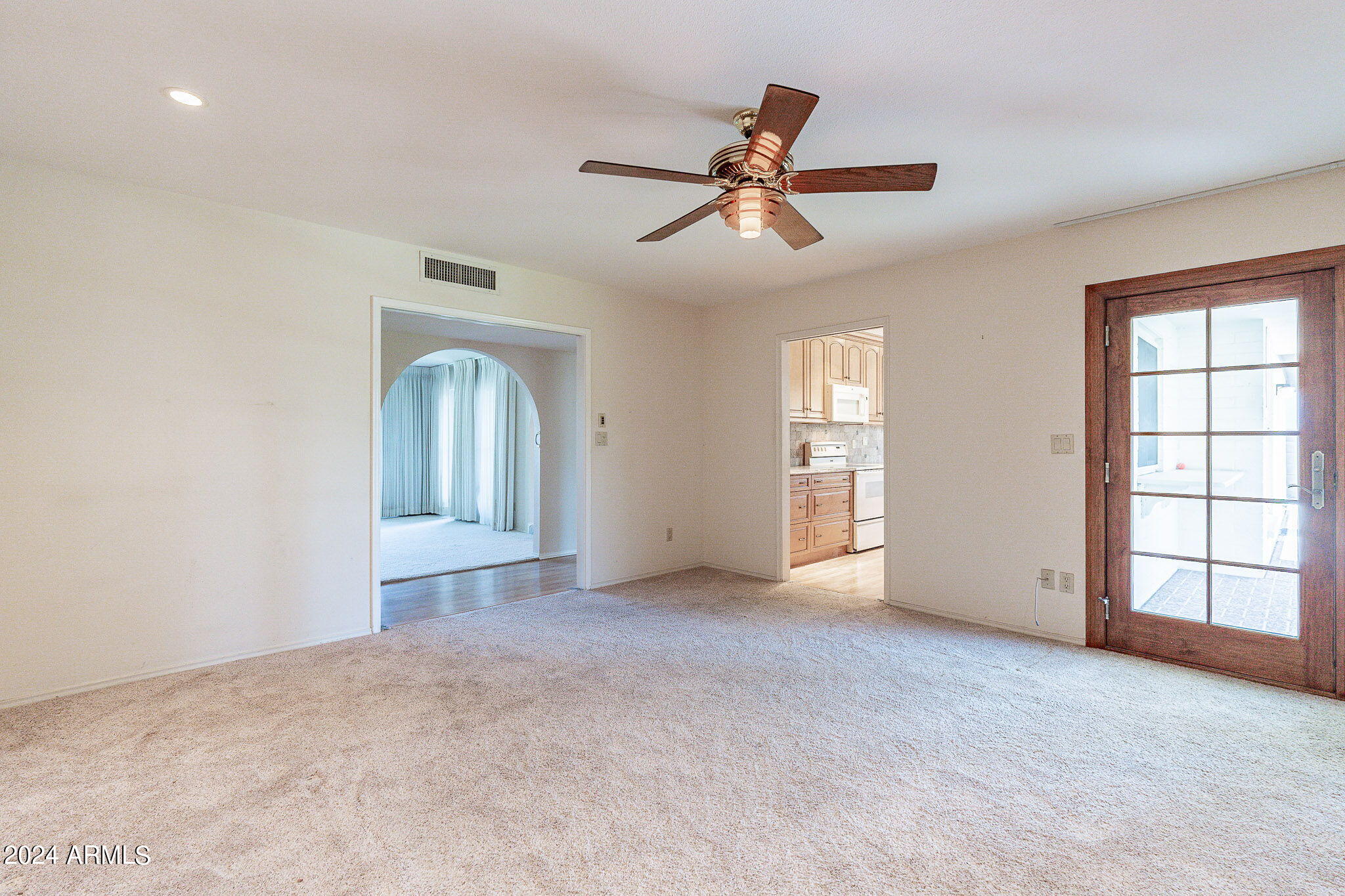 8555 E Vía De Los Libros