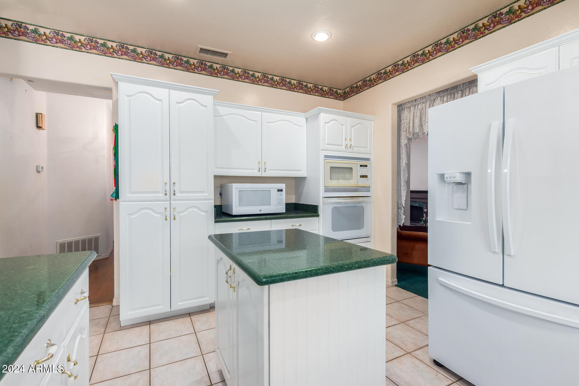 7348 N 9th Place