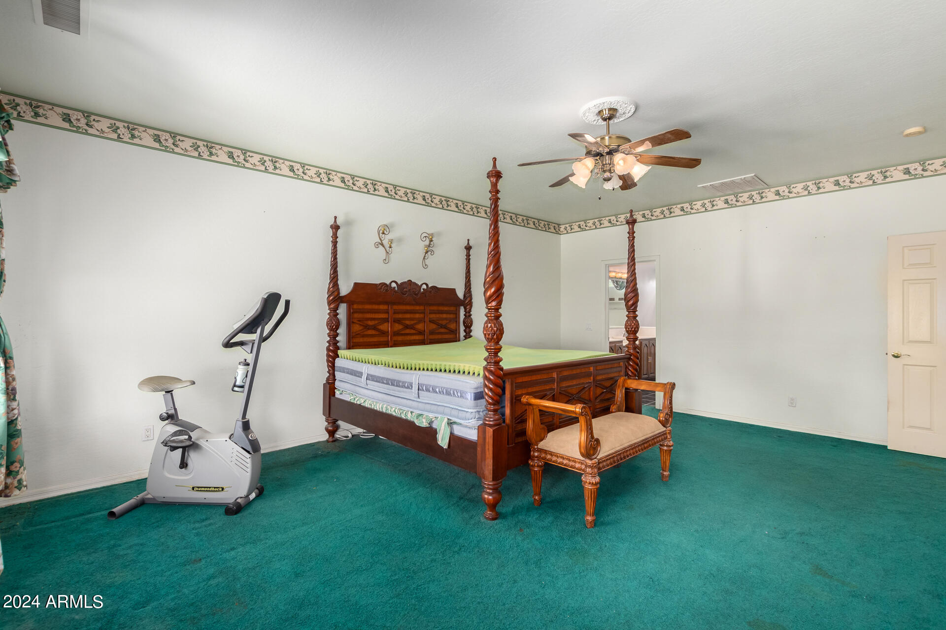 7348 N 9th Place