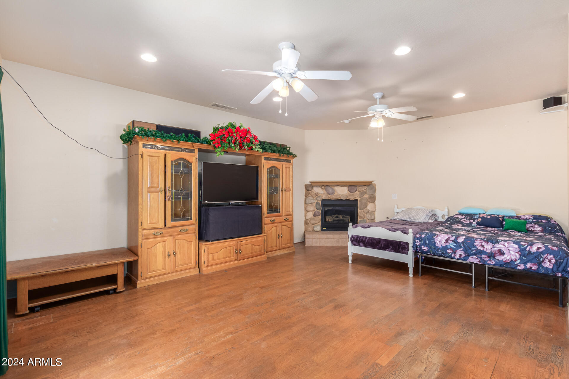7348 N 9th Place