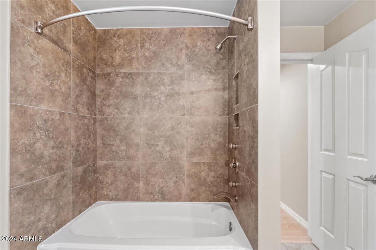 303 W NORTHVIEW Avenue