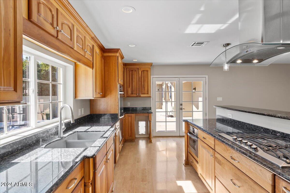 303 W NORTHVIEW Avenue