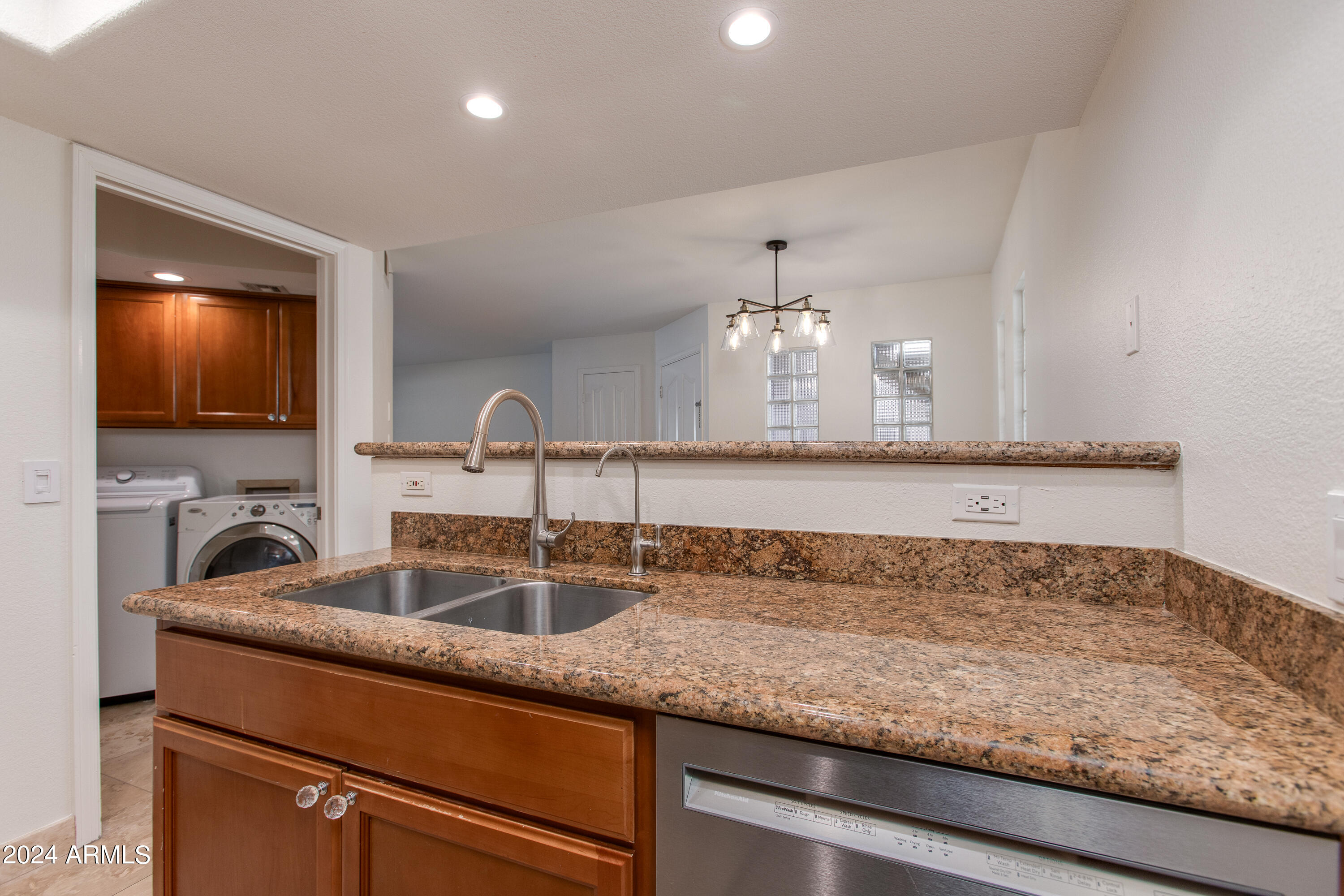 3235 E CAMELBACK Road, 118