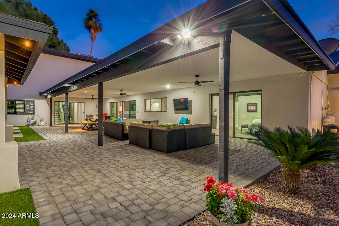 5020 E PERSHING Avenue