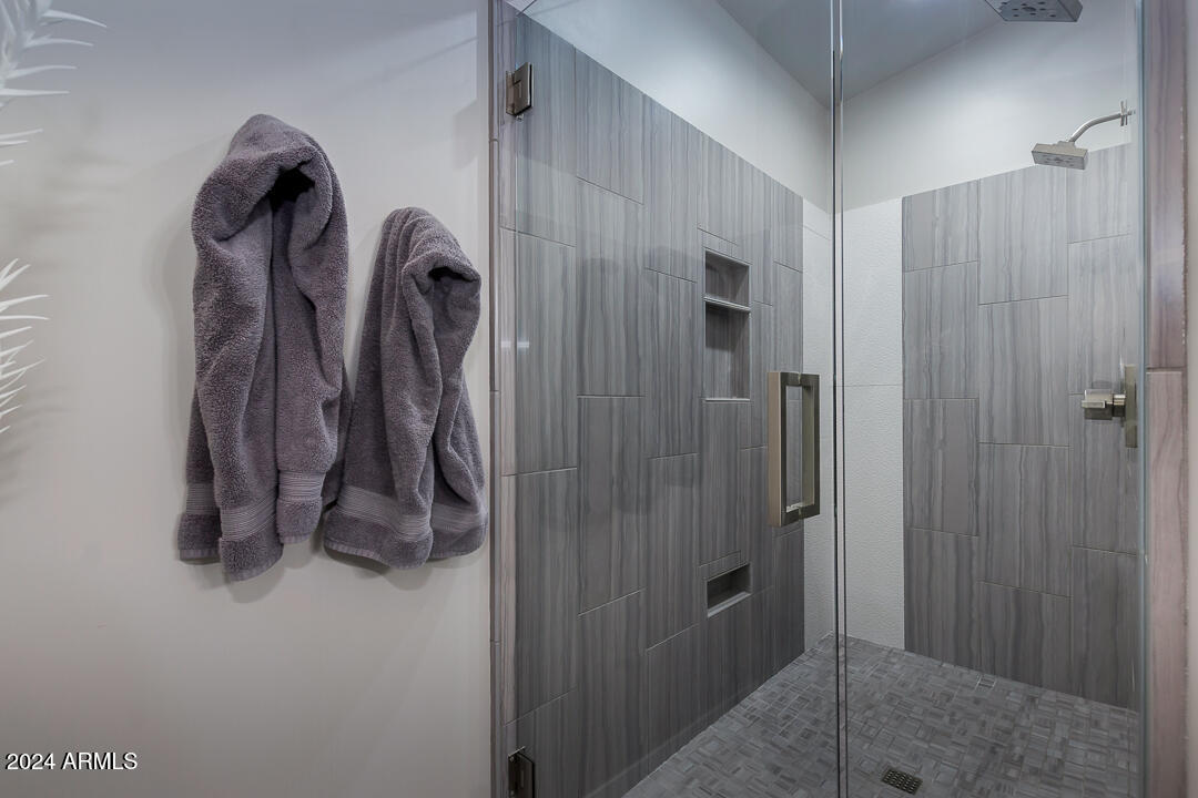 5020 E PERSHING Avenue