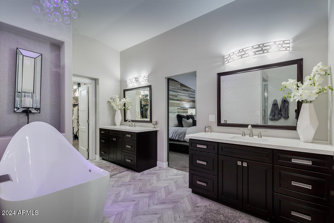 5020 E PERSHING Avenue