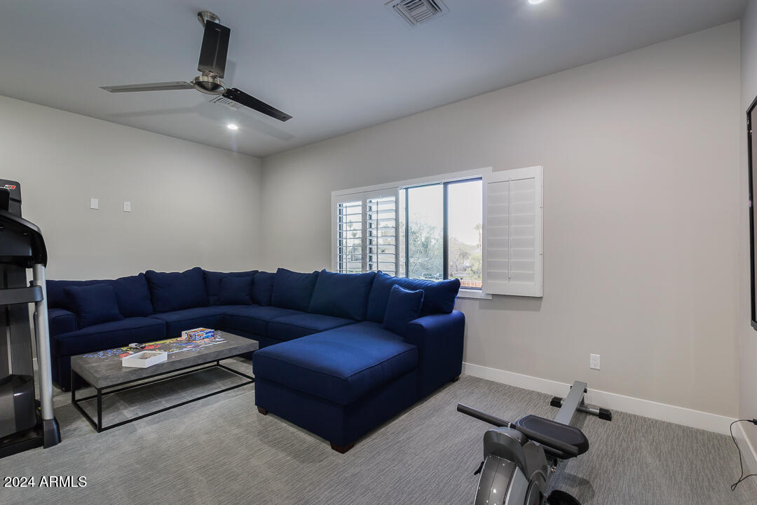 5020 E PERSHING Avenue