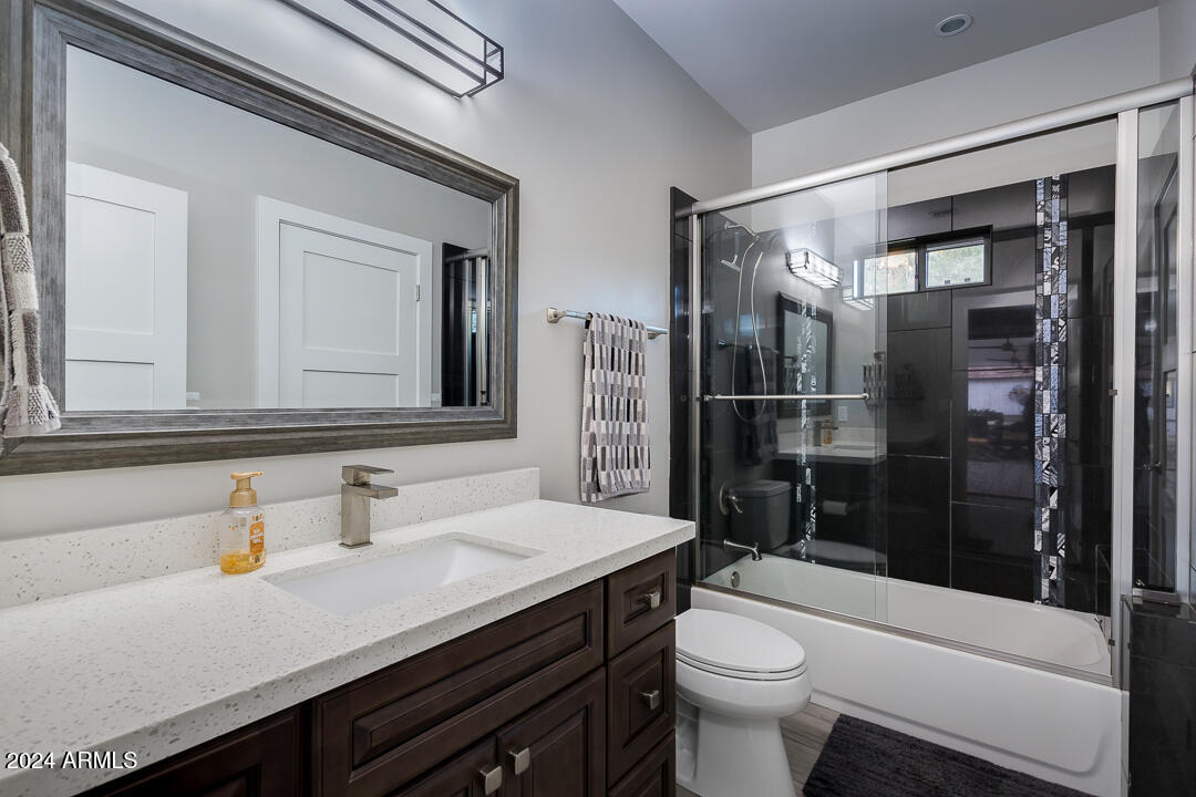 5020 E PERSHING Avenue