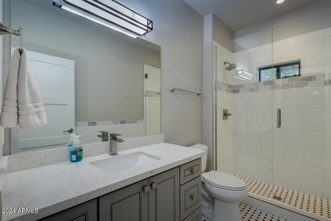 5020 E PERSHING Avenue