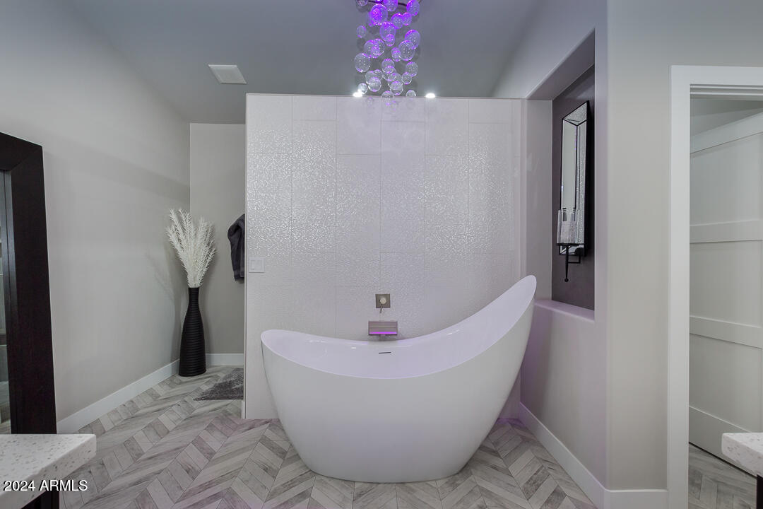 5020 E PERSHING Avenue