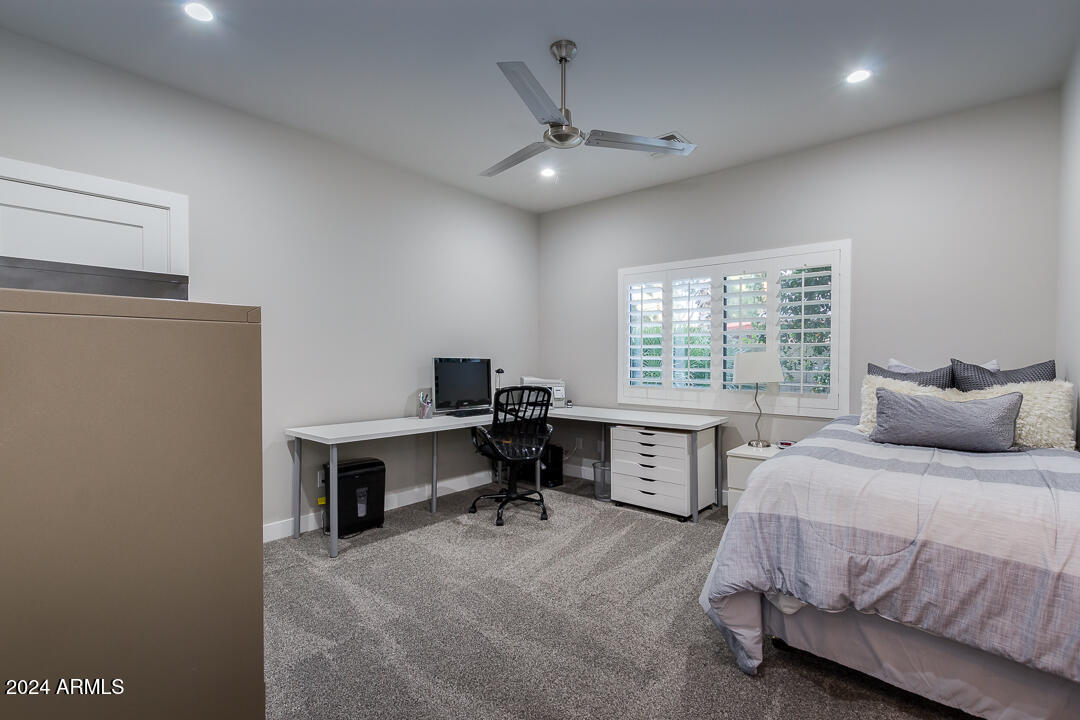 5020 E PERSHING Avenue