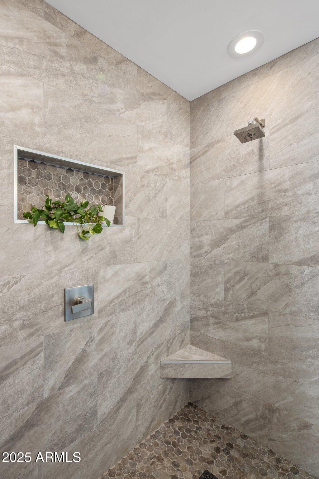 1 E LEXINGTON Avenue, 1209