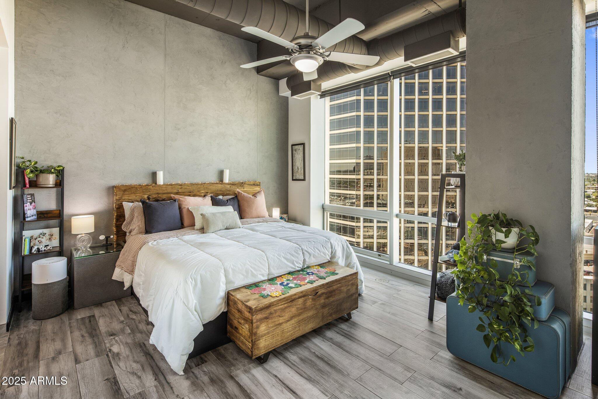 1 E LEXINGTON Avenue, 1209