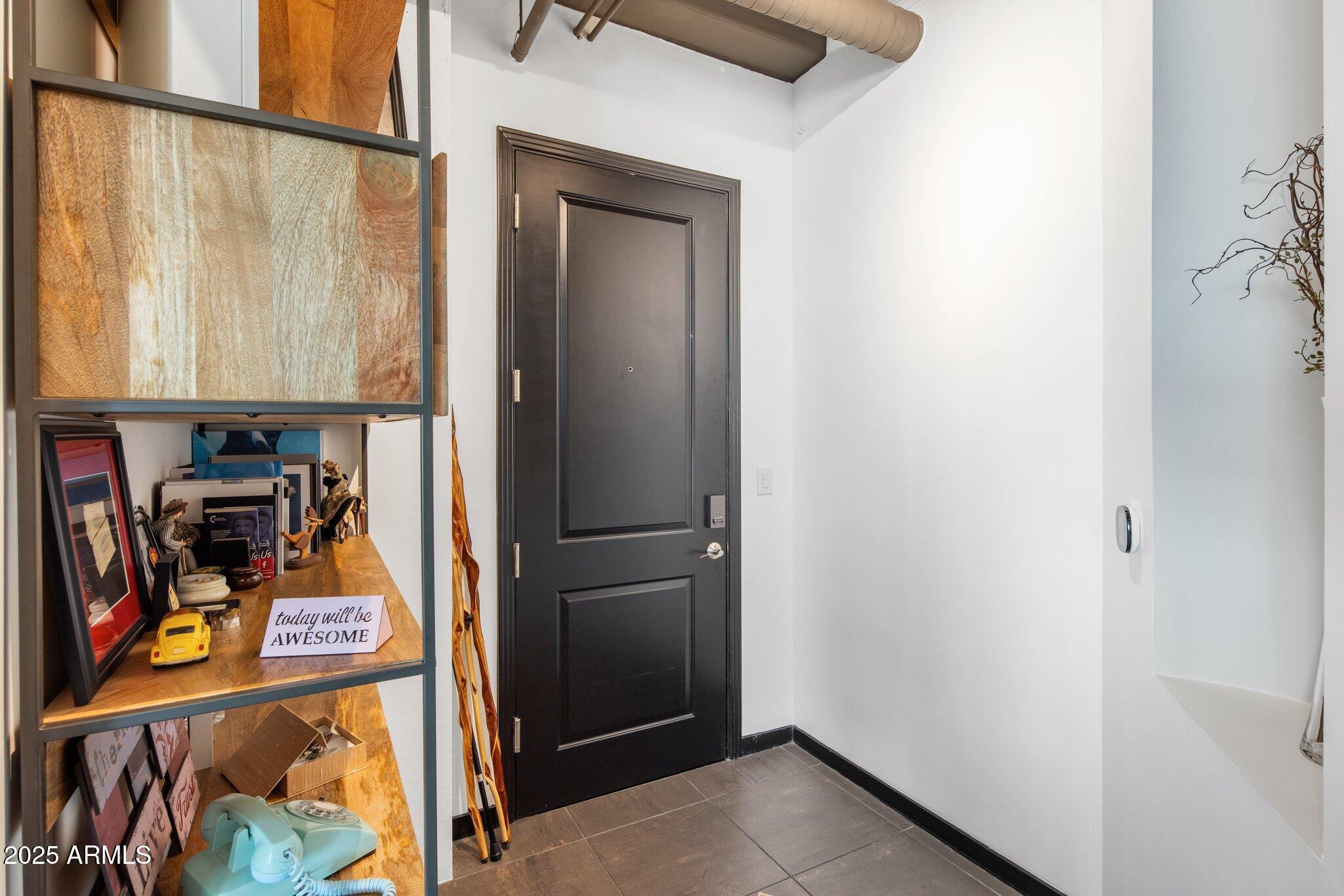 1 E LEXINGTON Avenue, 1209