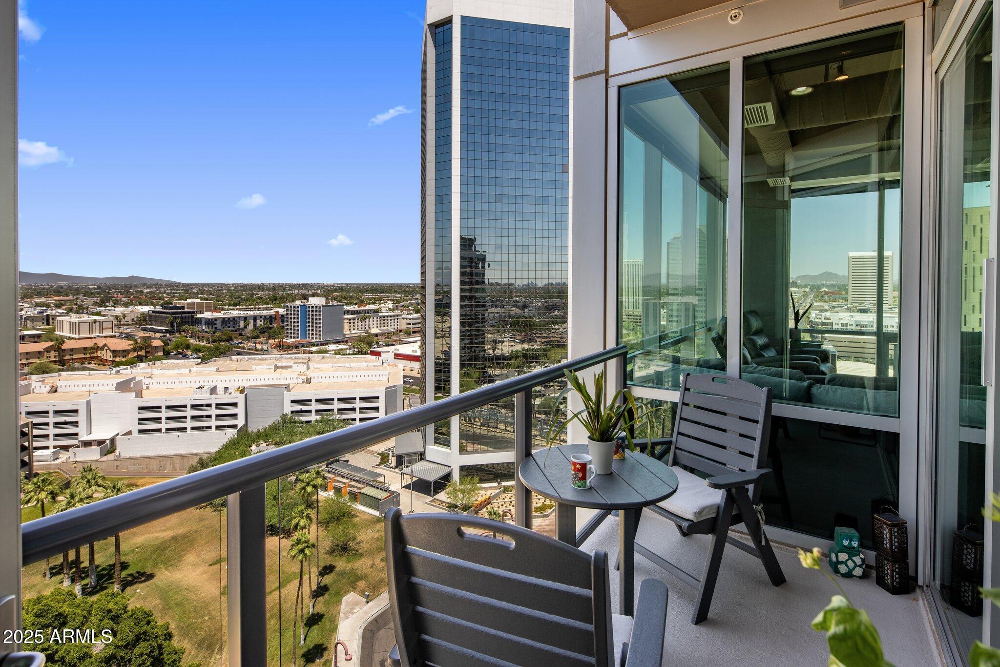 1 E LEXINGTON Avenue, 1209