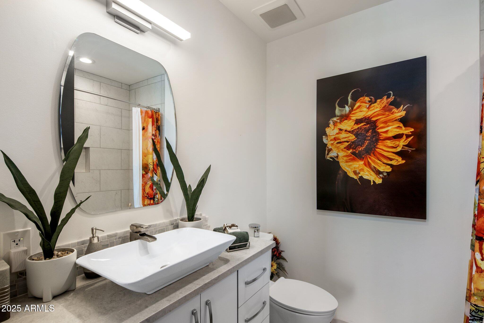 1 E LEXINGTON Avenue, 1209