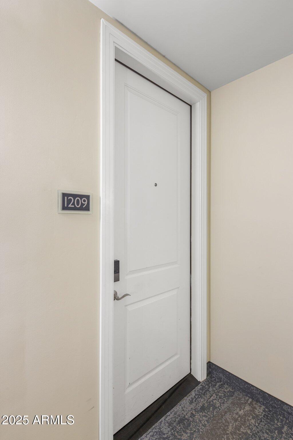 1 E LEXINGTON Avenue, 1209