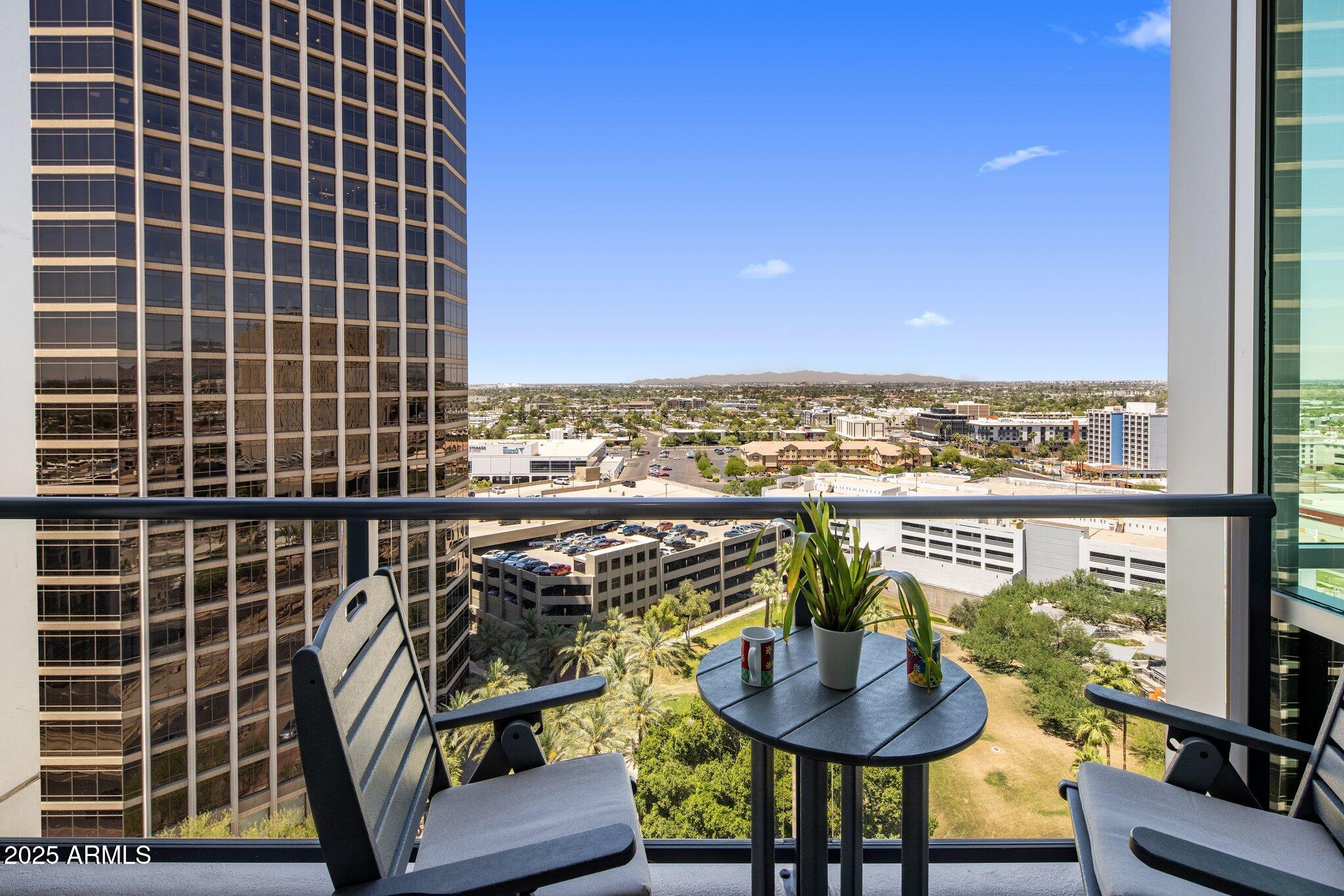 1 E LEXINGTON Avenue, 1209