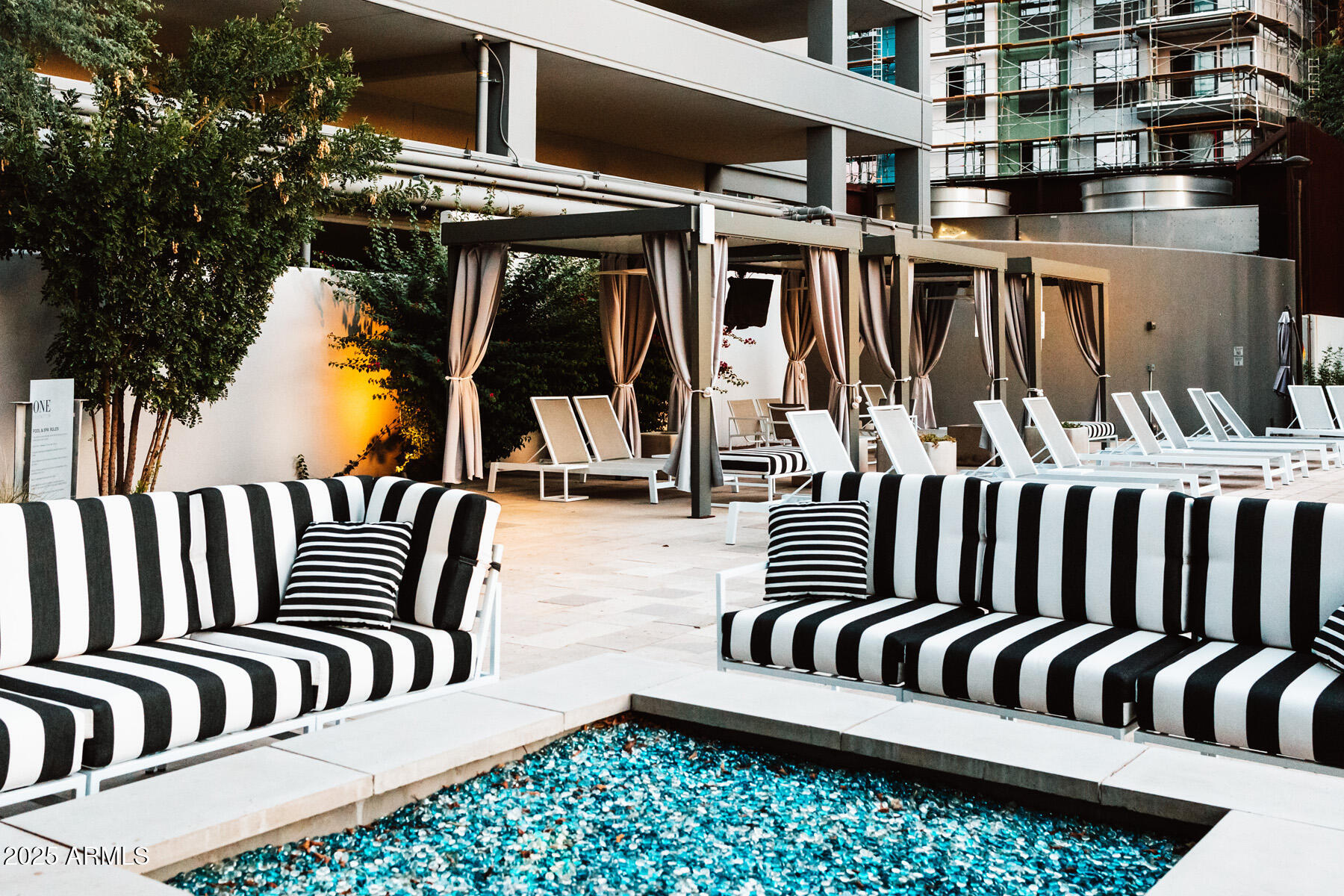 1 E LEXINGTON Avenue, 1209