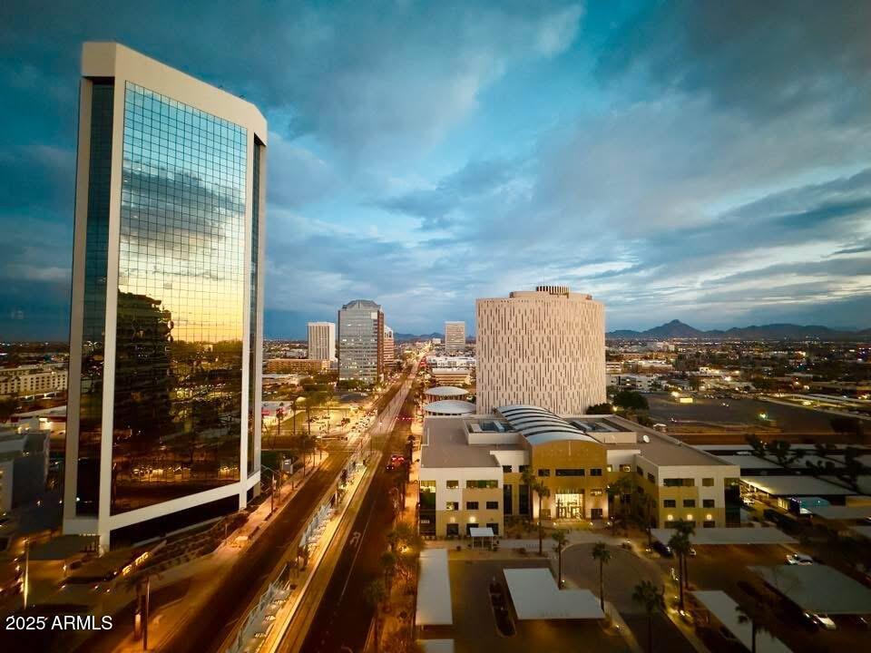 1 E LEXINGTON Avenue, 1209