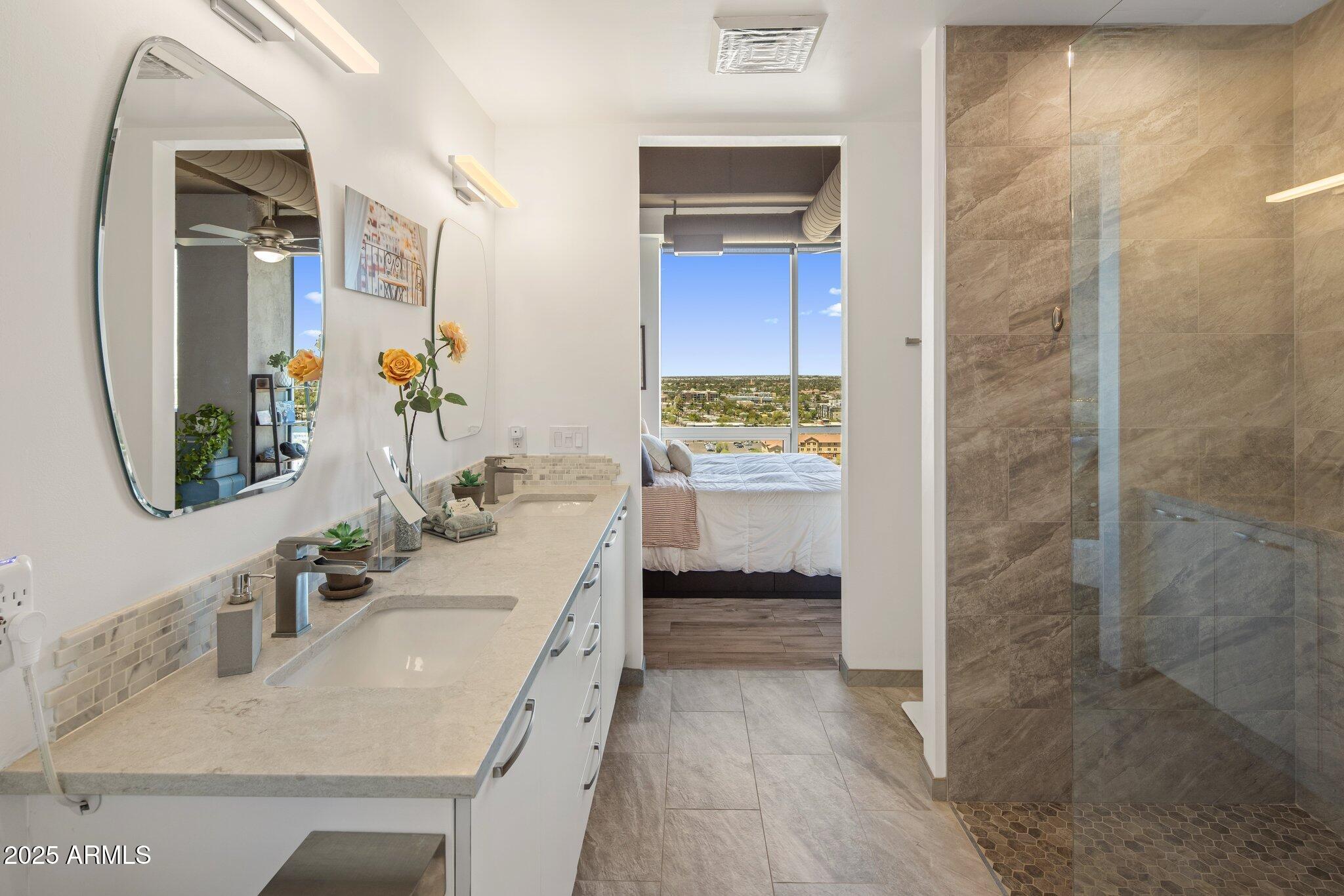 1 E LEXINGTON Avenue, 1209