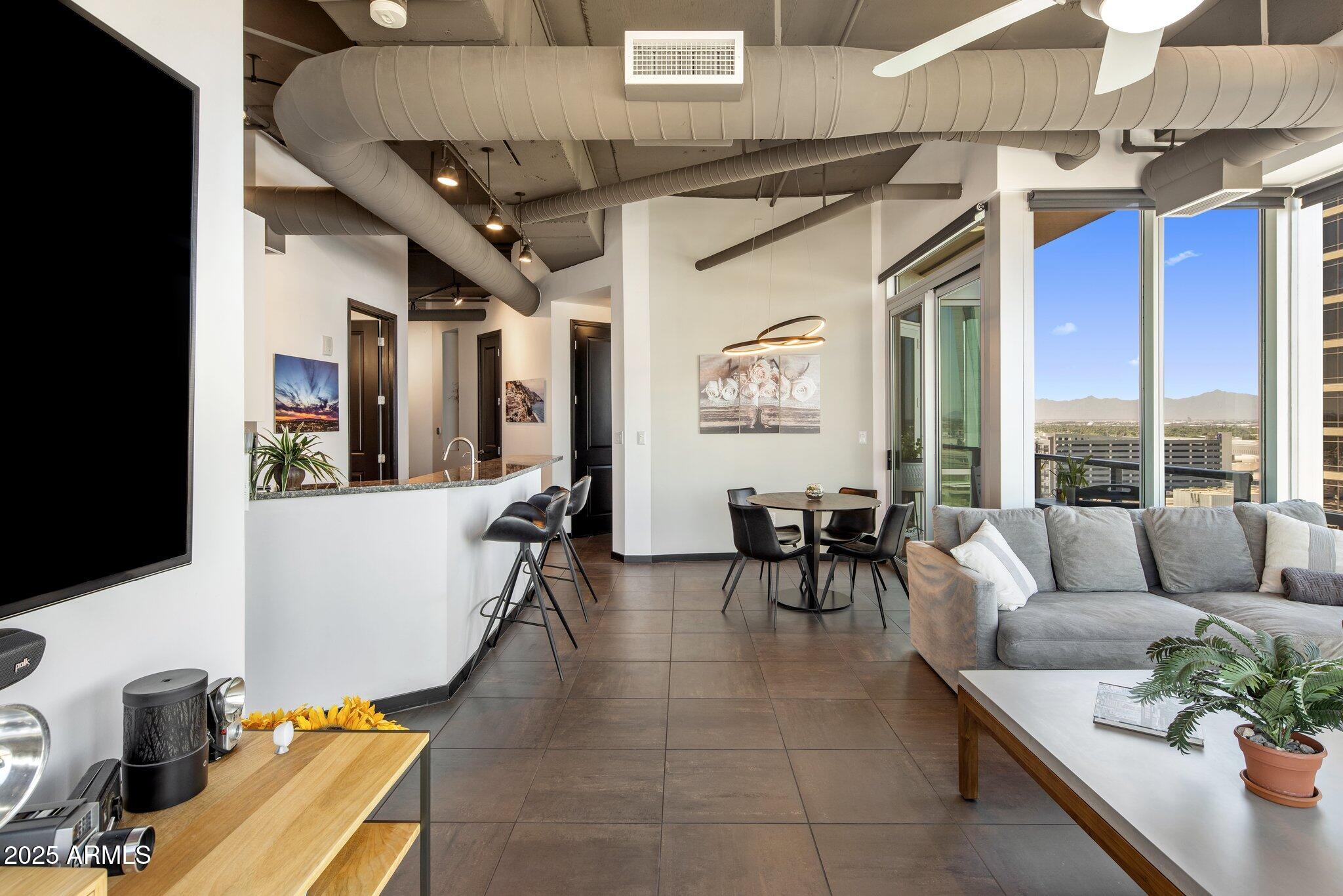 1 E LEXINGTON Avenue, 1209