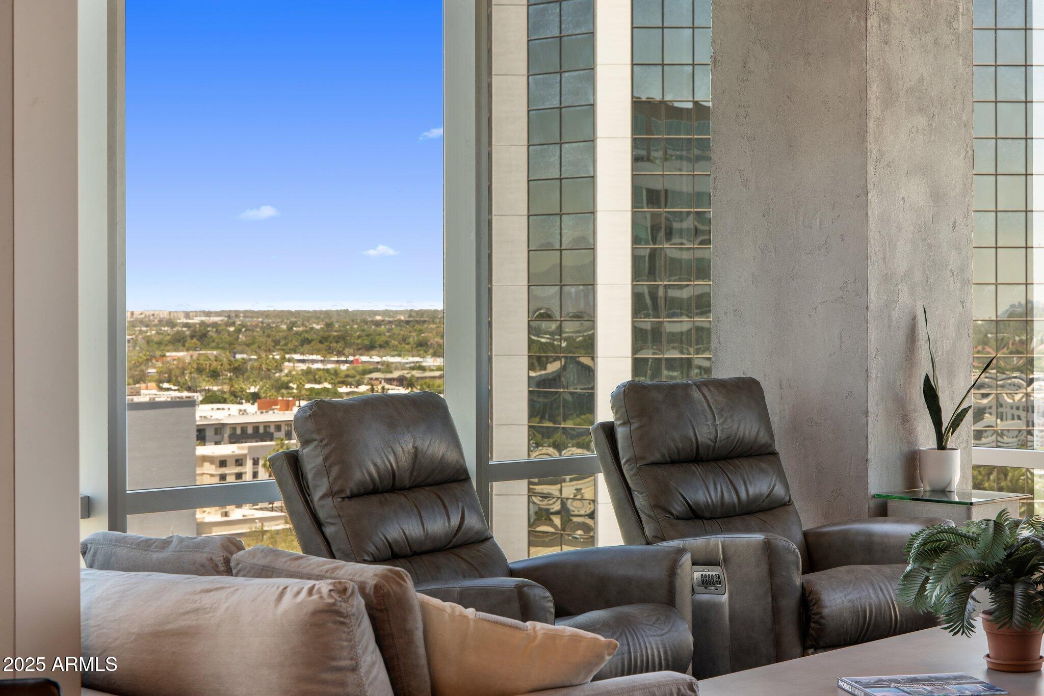 1 E LEXINGTON Avenue, 1209