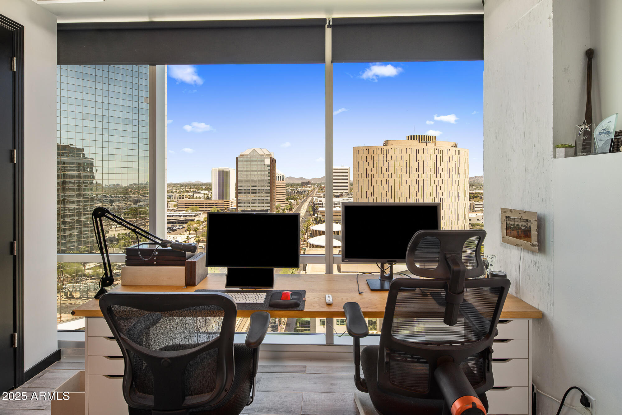 1 E LEXINGTON Avenue, 1209