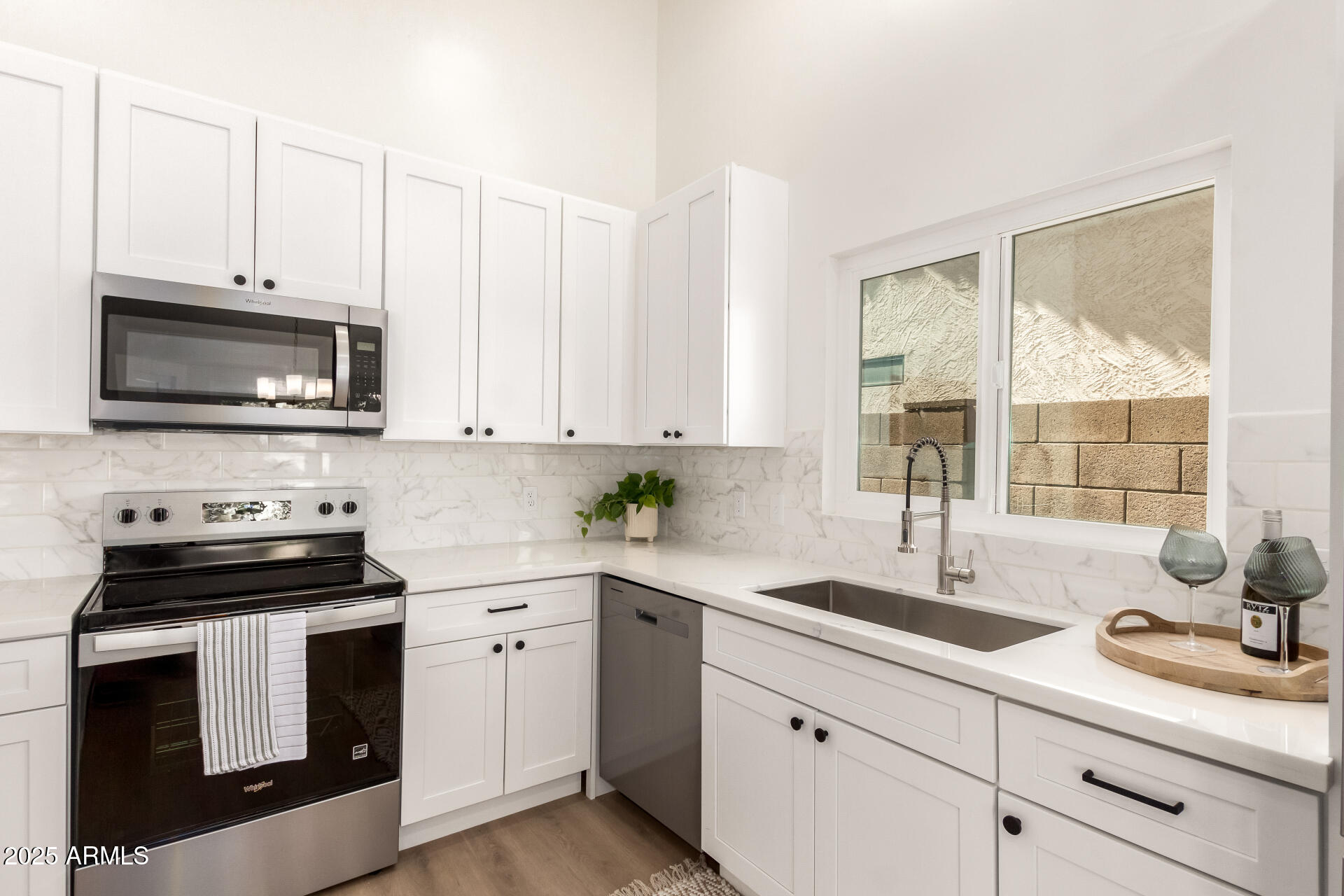 325 N REDROCK Street