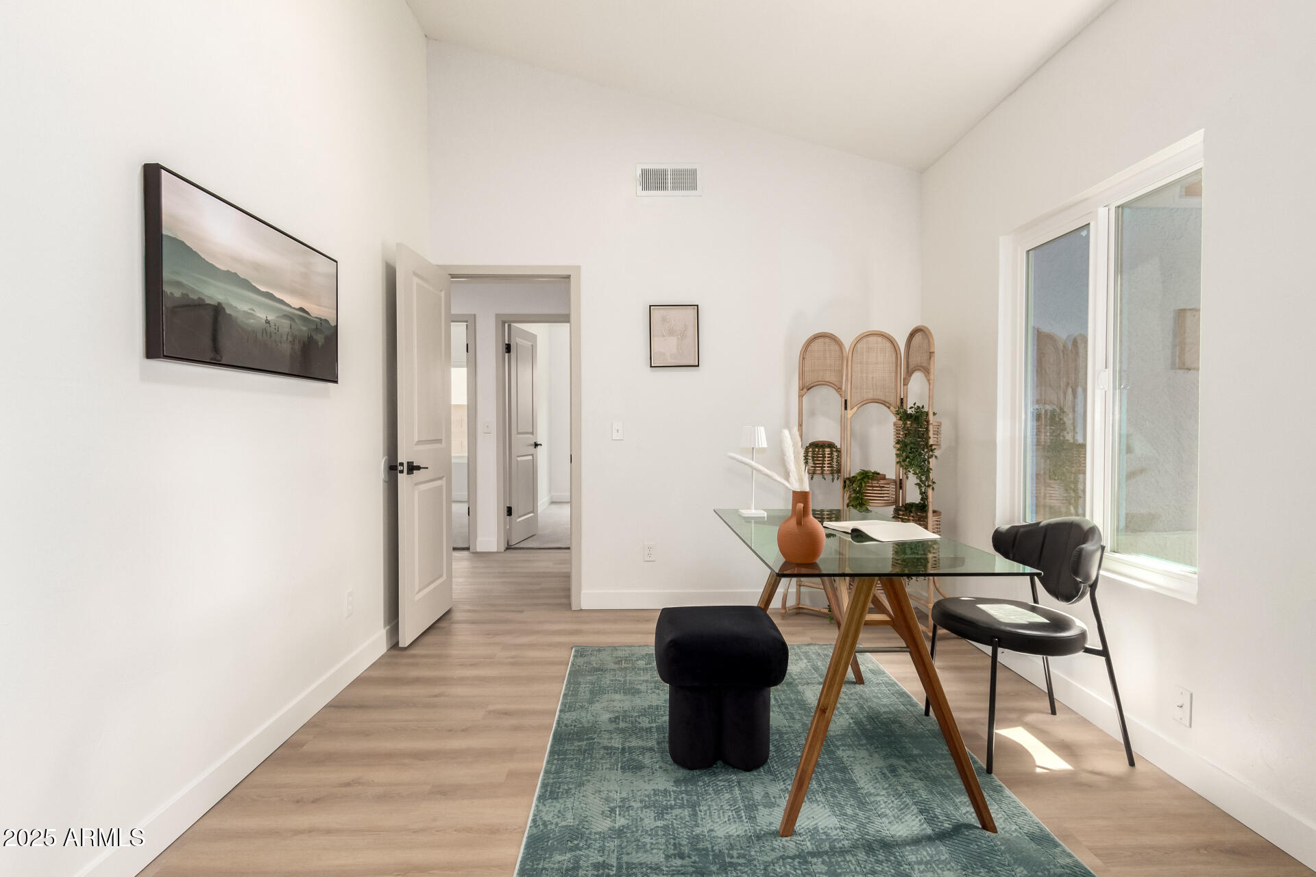 325 N REDROCK Street