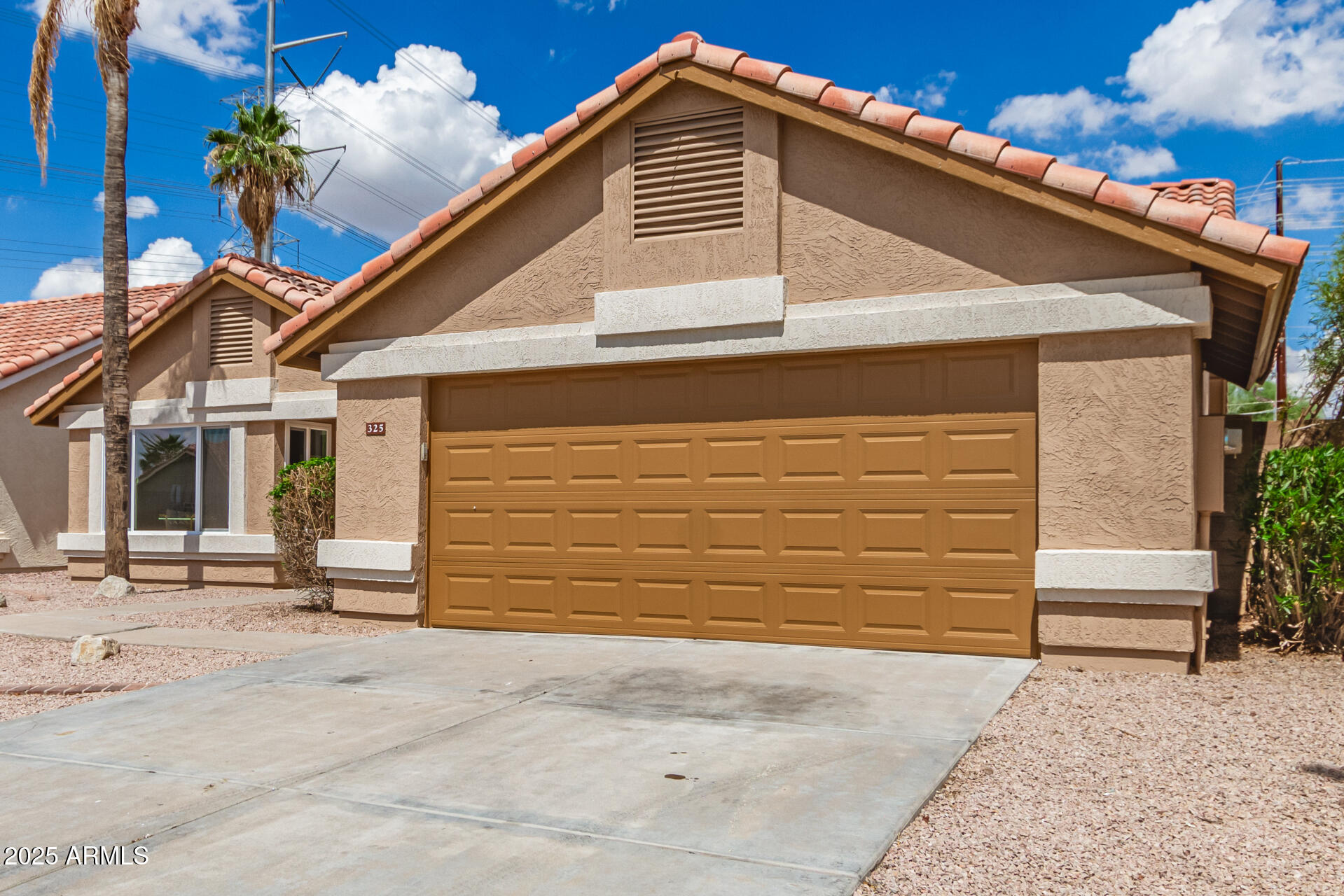 325 N REDROCK Street