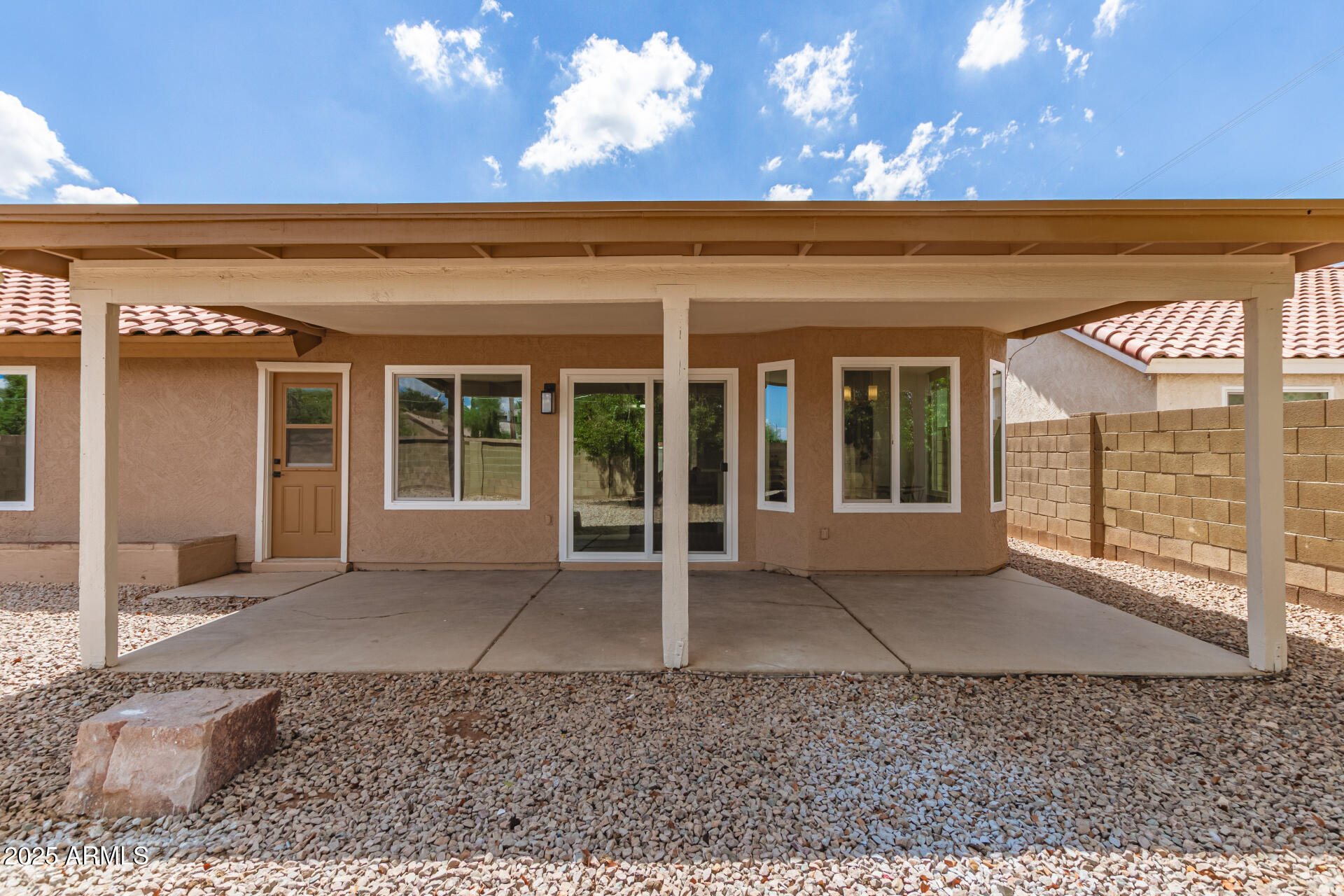 325 N REDROCK Street