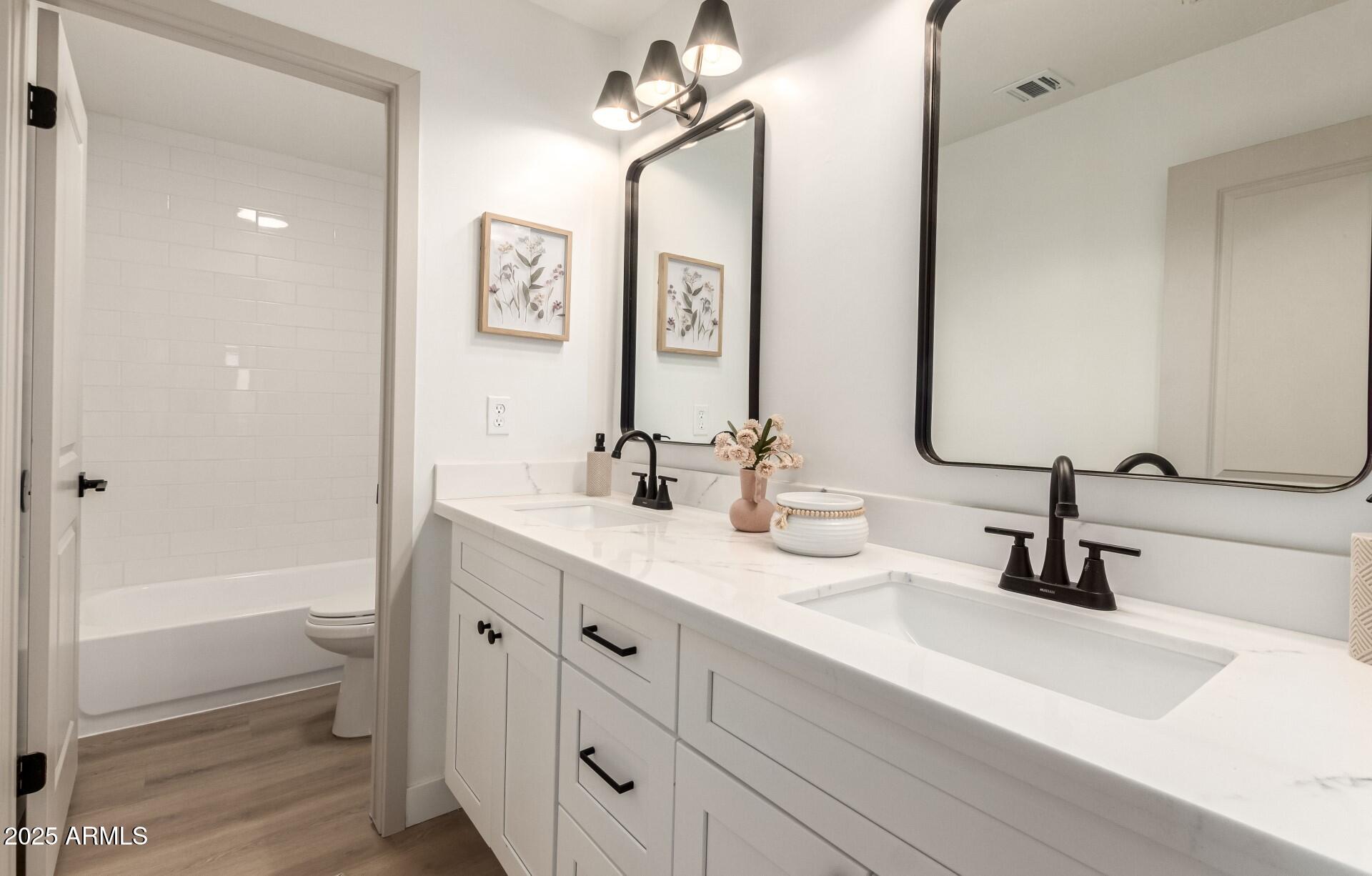 325 N REDROCK Street