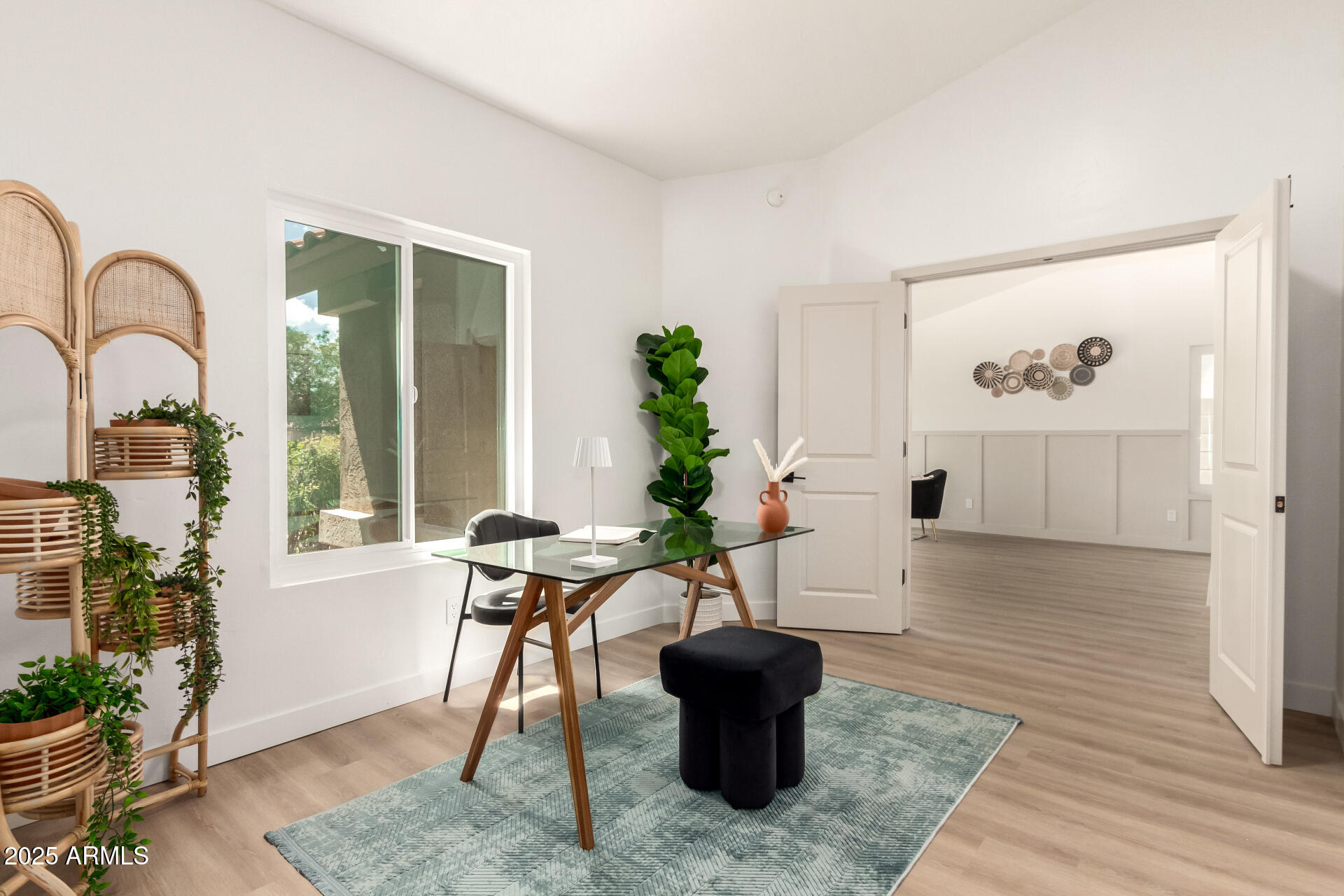 325 N REDROCK Street