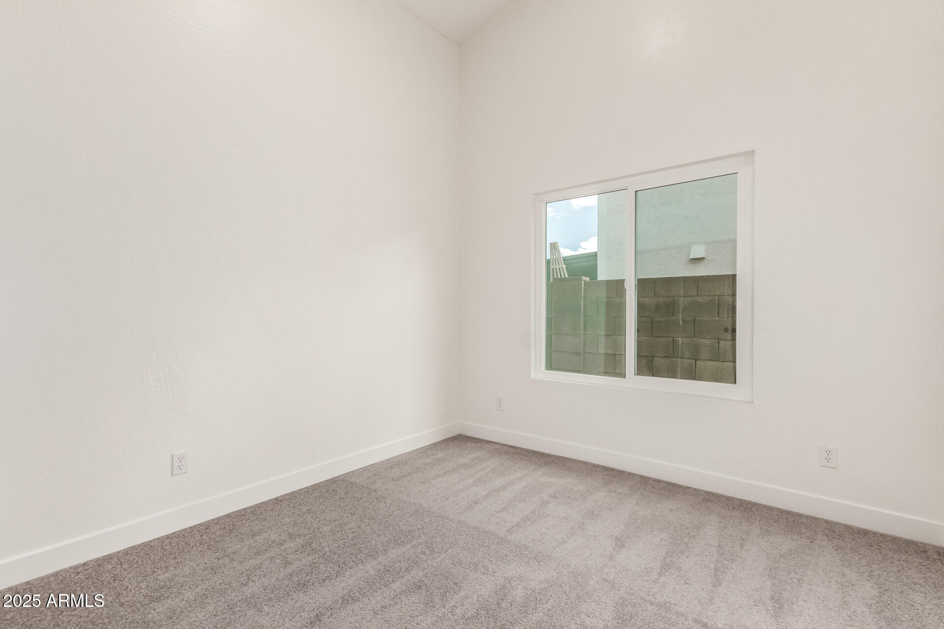 325 N REDROCK Street