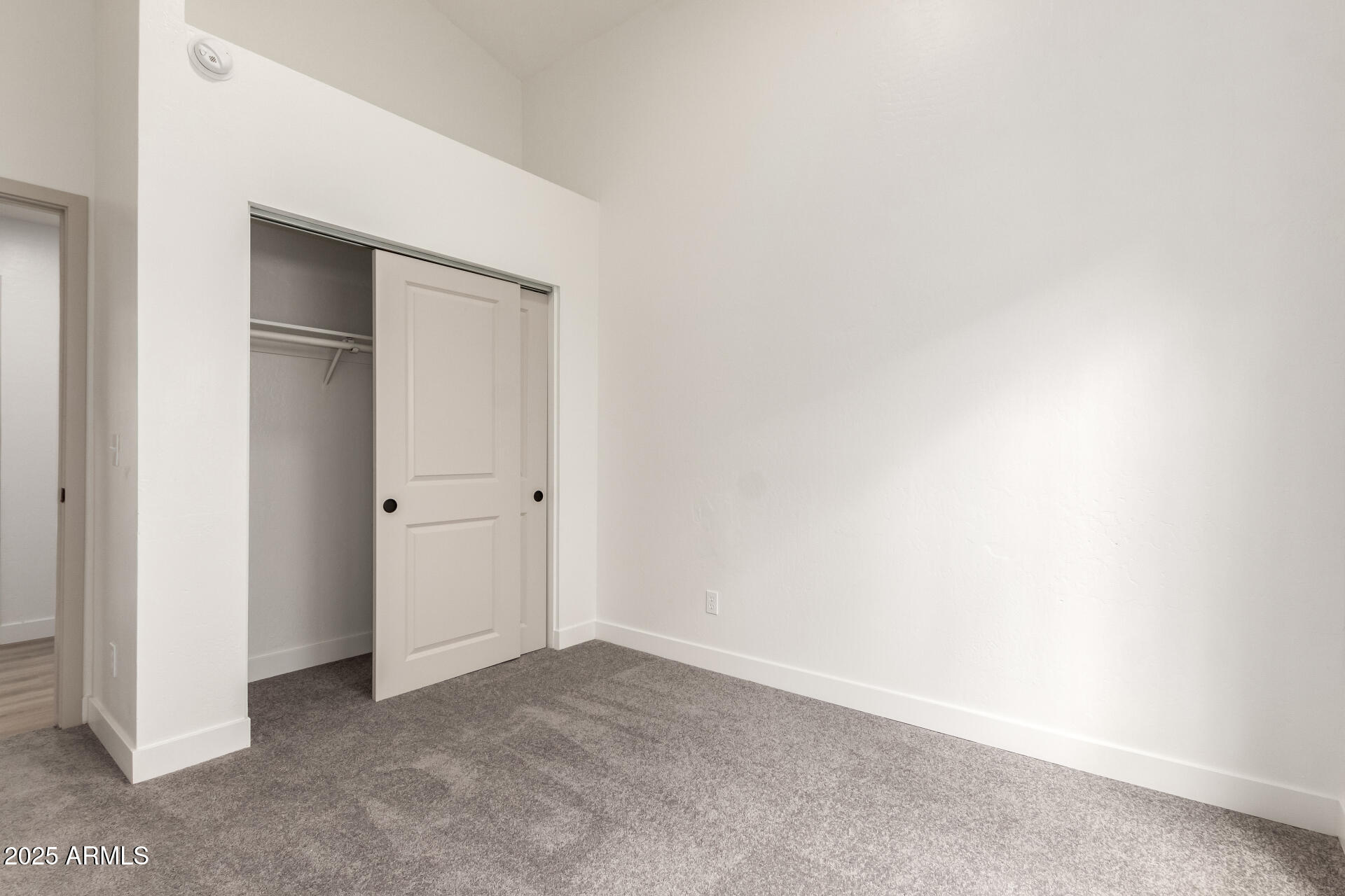 325 N REDROCK Street